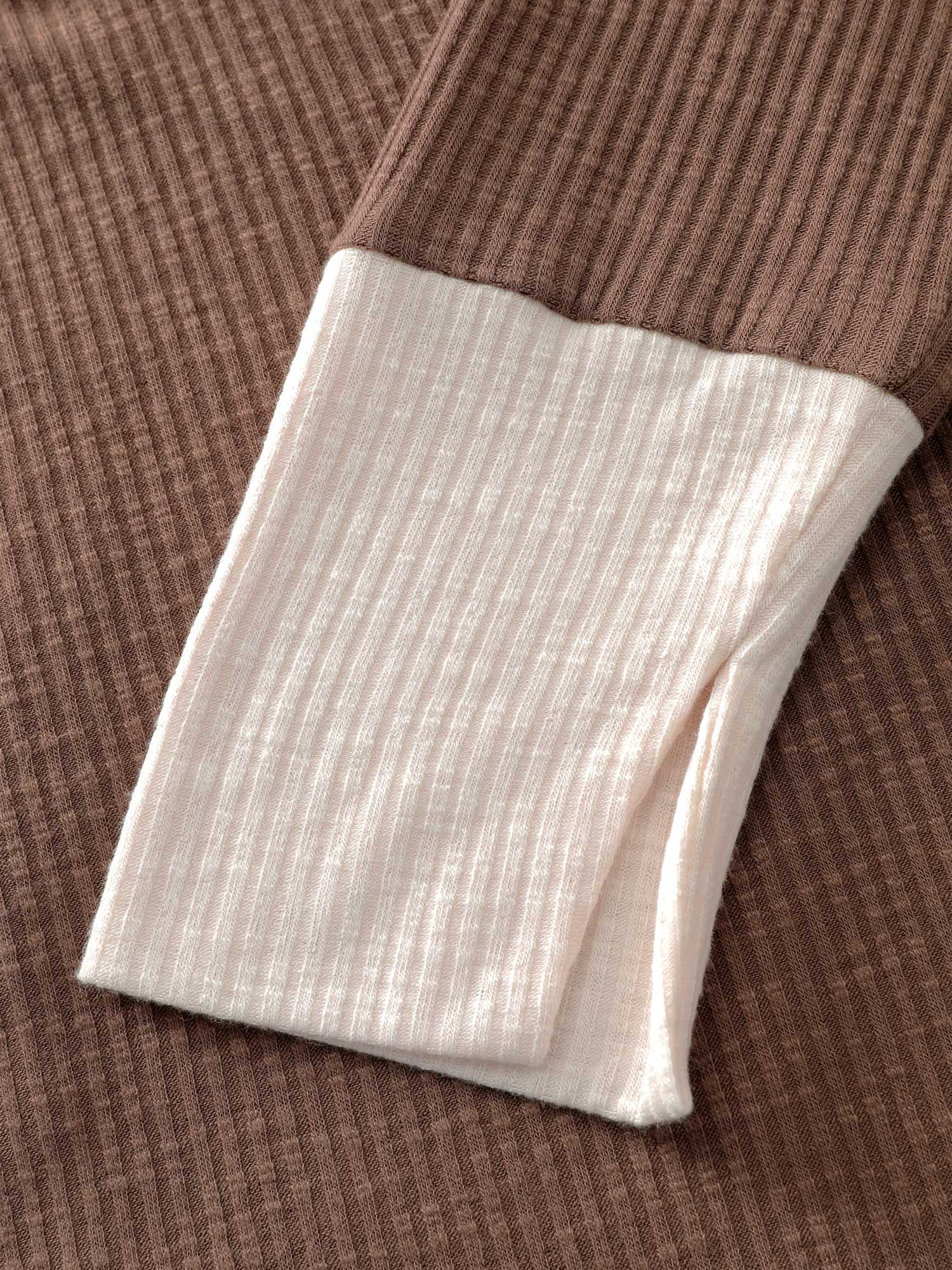 Ribbed Button Color Contrast T-Shirt - Image 5