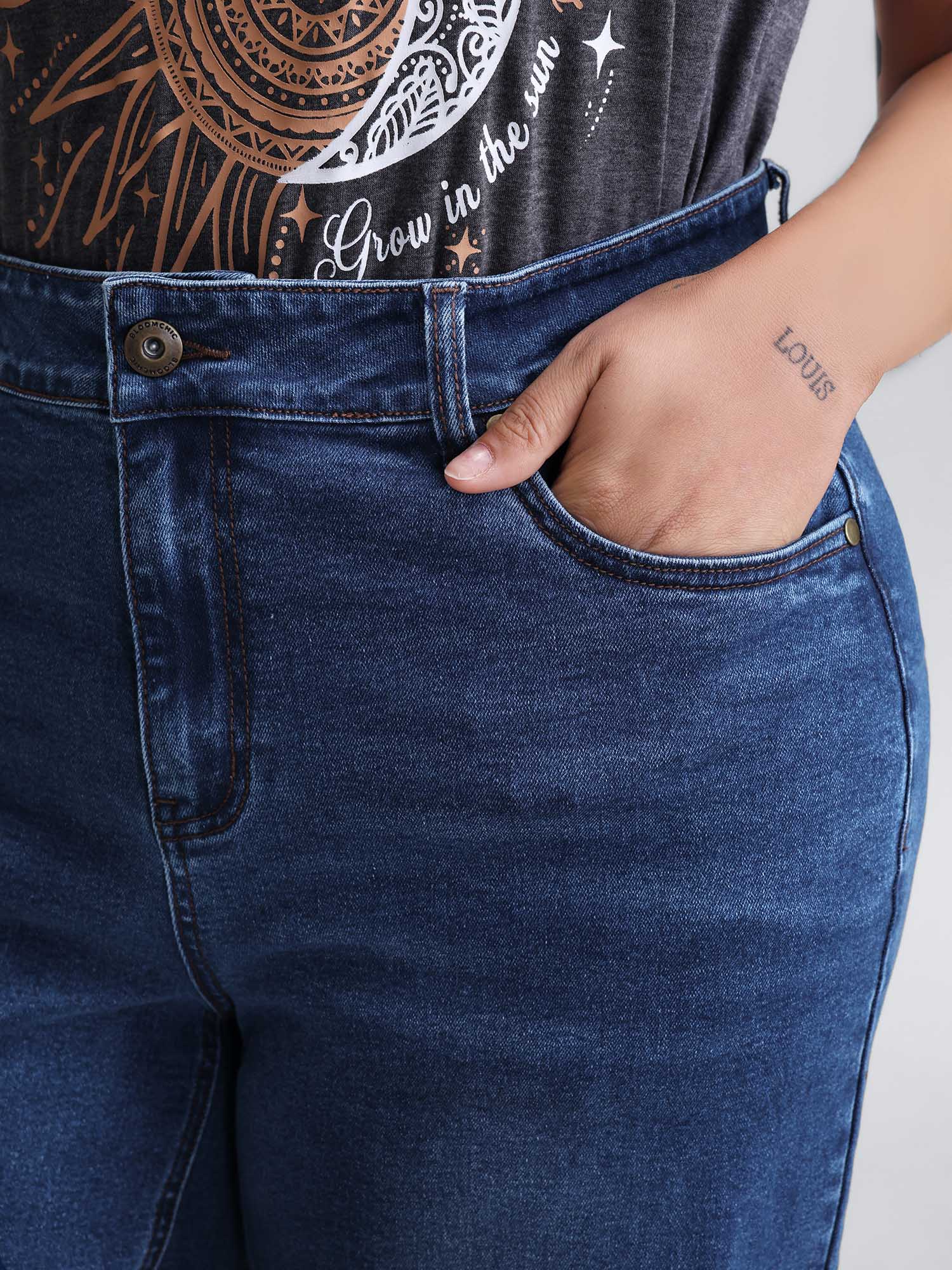 Classic Folded Hem Wide-Leg Cropped Jeans - Image 3