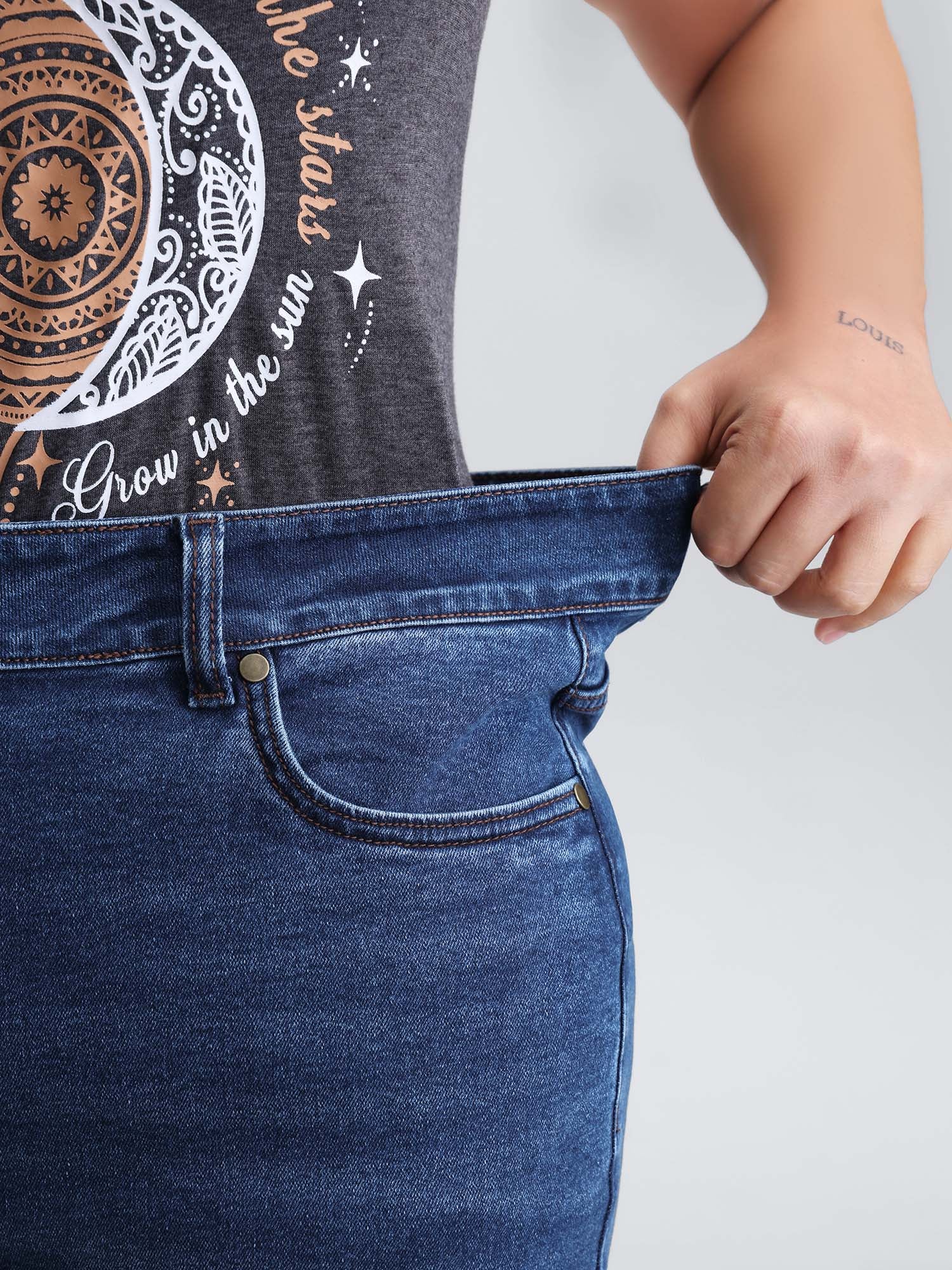 Classic Folded Hem Wide-Leg Cropped Jeans - Image 4