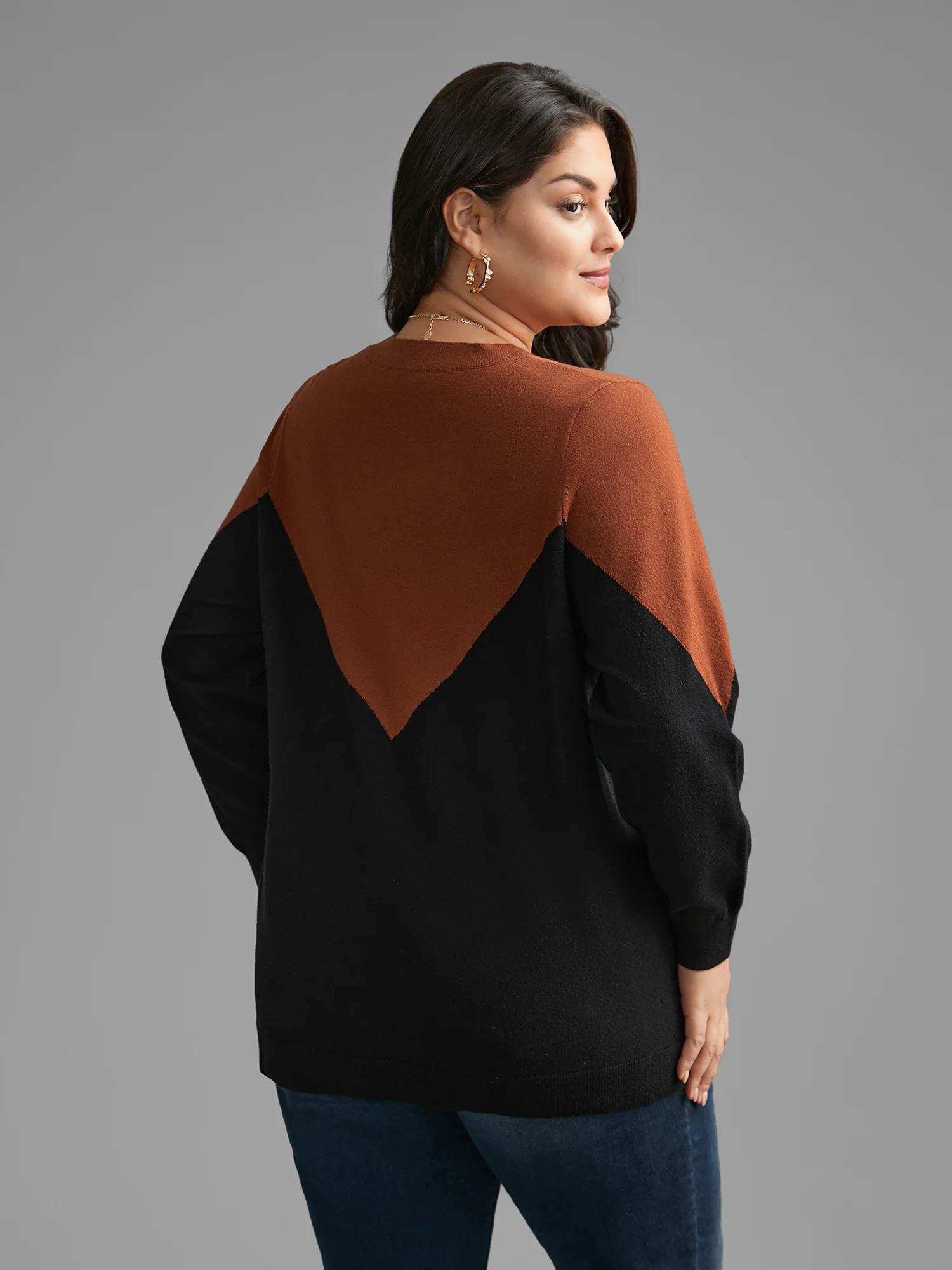 Round Neck Contrast Patchwork Pullover - Image 3