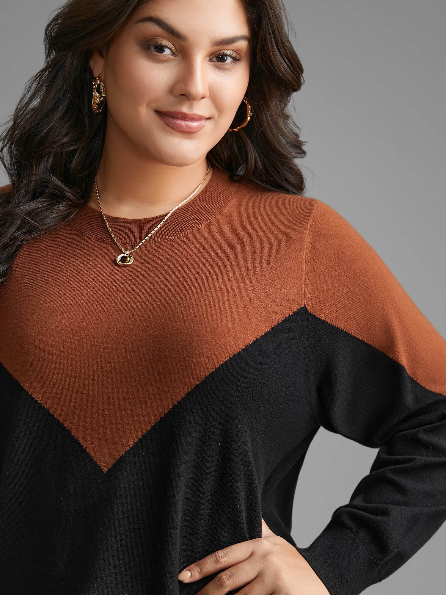 Round Neck Contrast Patchwork Pullover - Image 5
