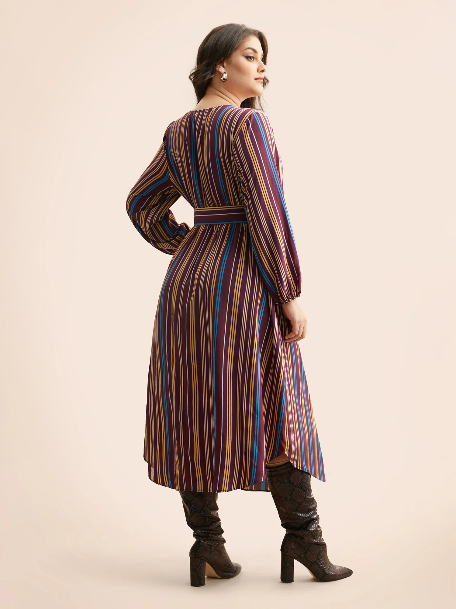 Round Neck Contrast Striped Belted Dress - Image 3