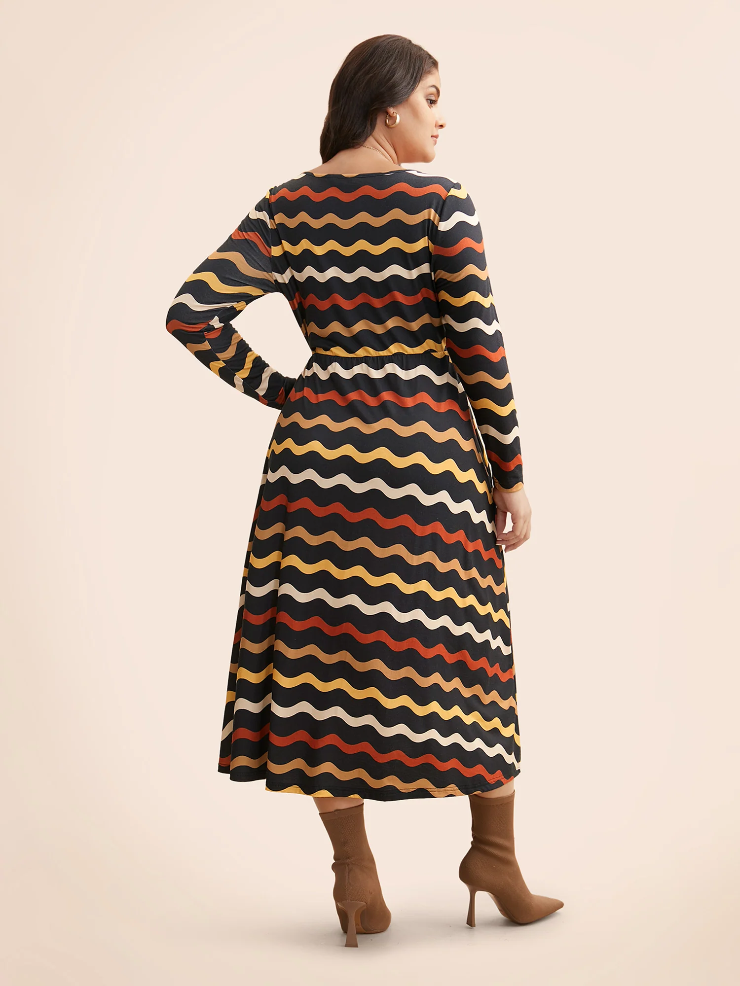 Round Neck Contrast Striped Midi Dress - Image 4