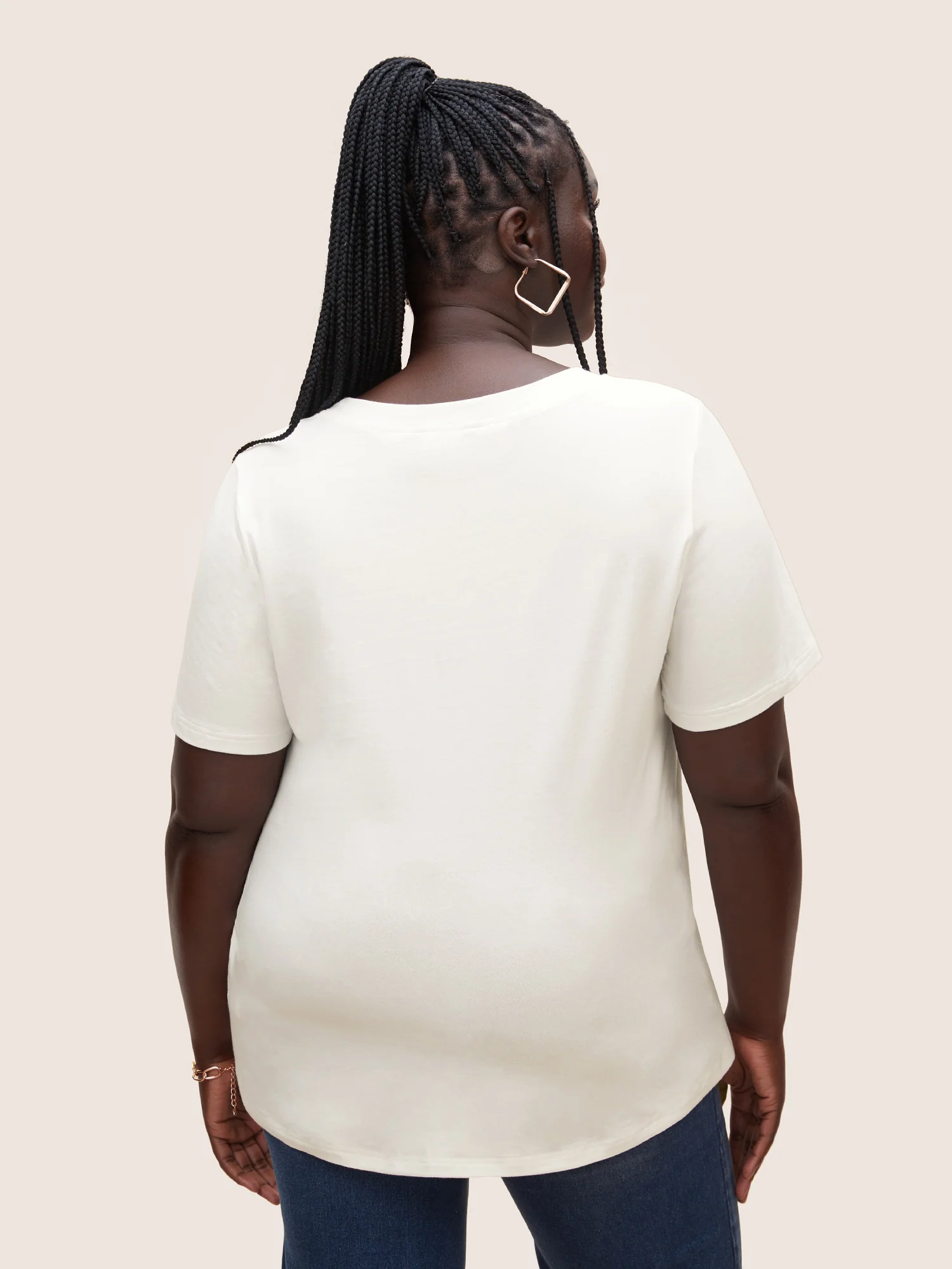 Round Neck Crochet Floral Patch Pocket T-shirt - Image 2