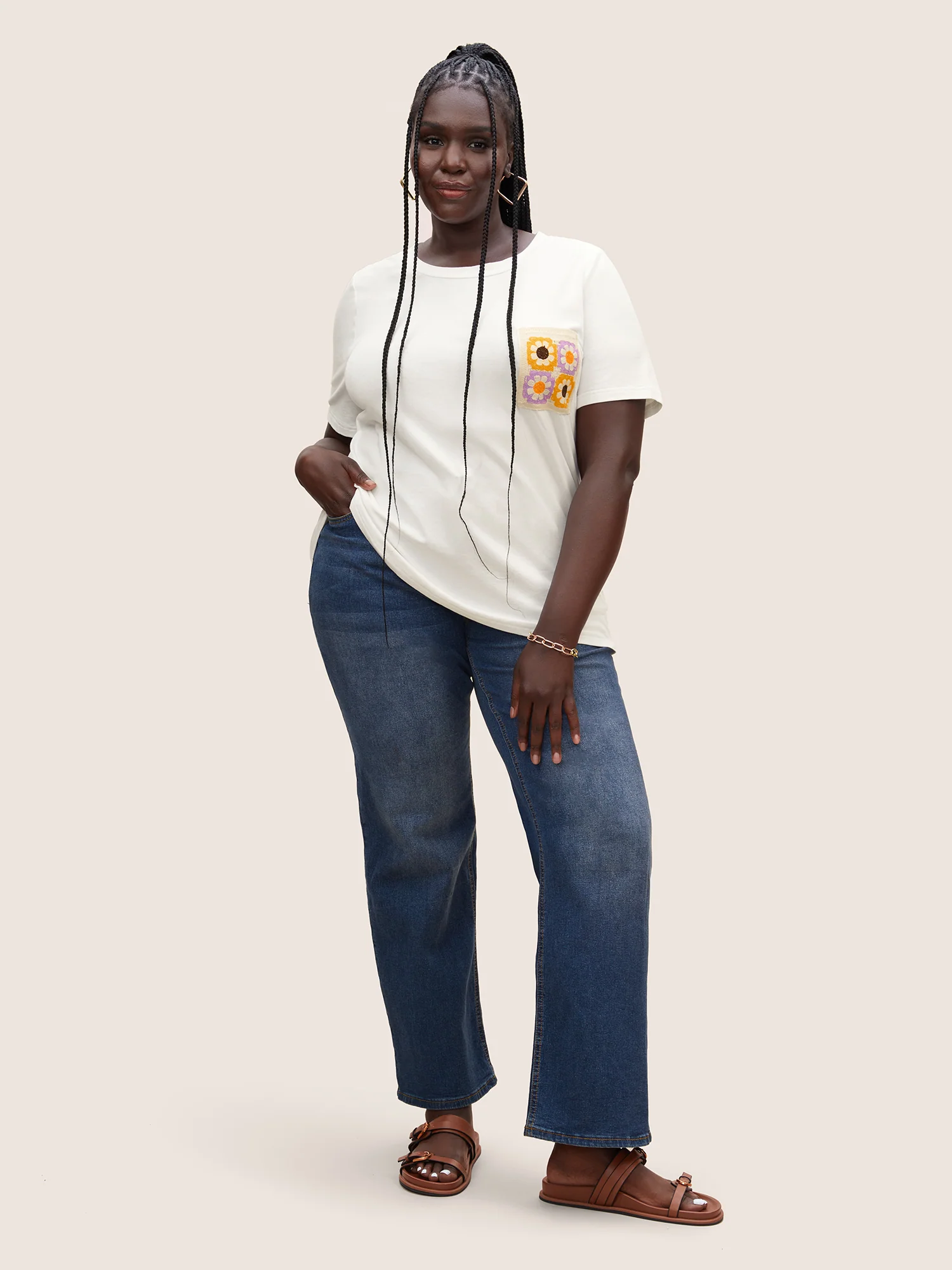 Round Neck Crochet Floral Patch Pocket T-shirt - Image 3