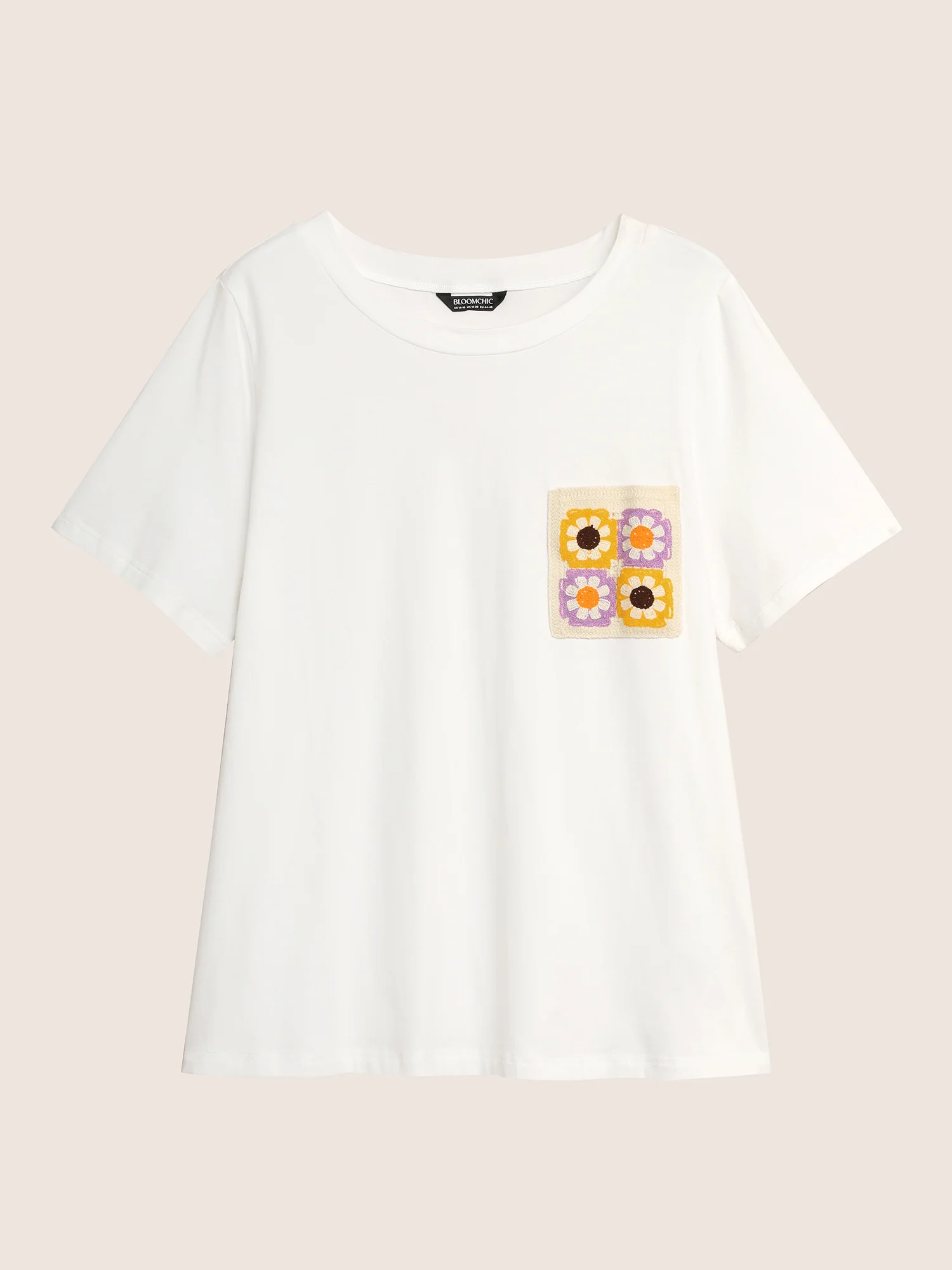 Round Neck Crochet Floral Patch Pocket T-shirt - Image 6