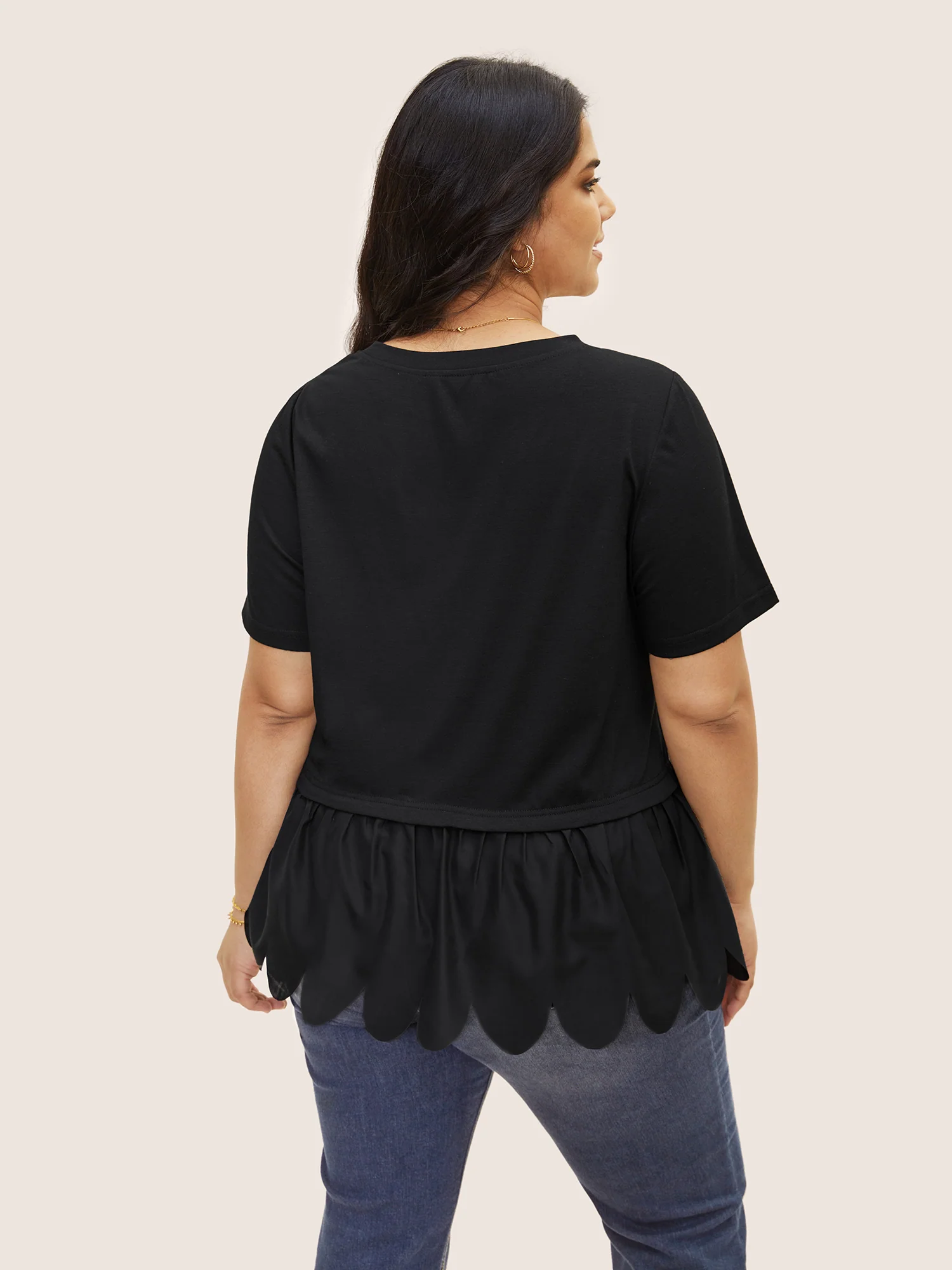 Round Neck Patchwork Scalloped Trim T-shirt - Image 3