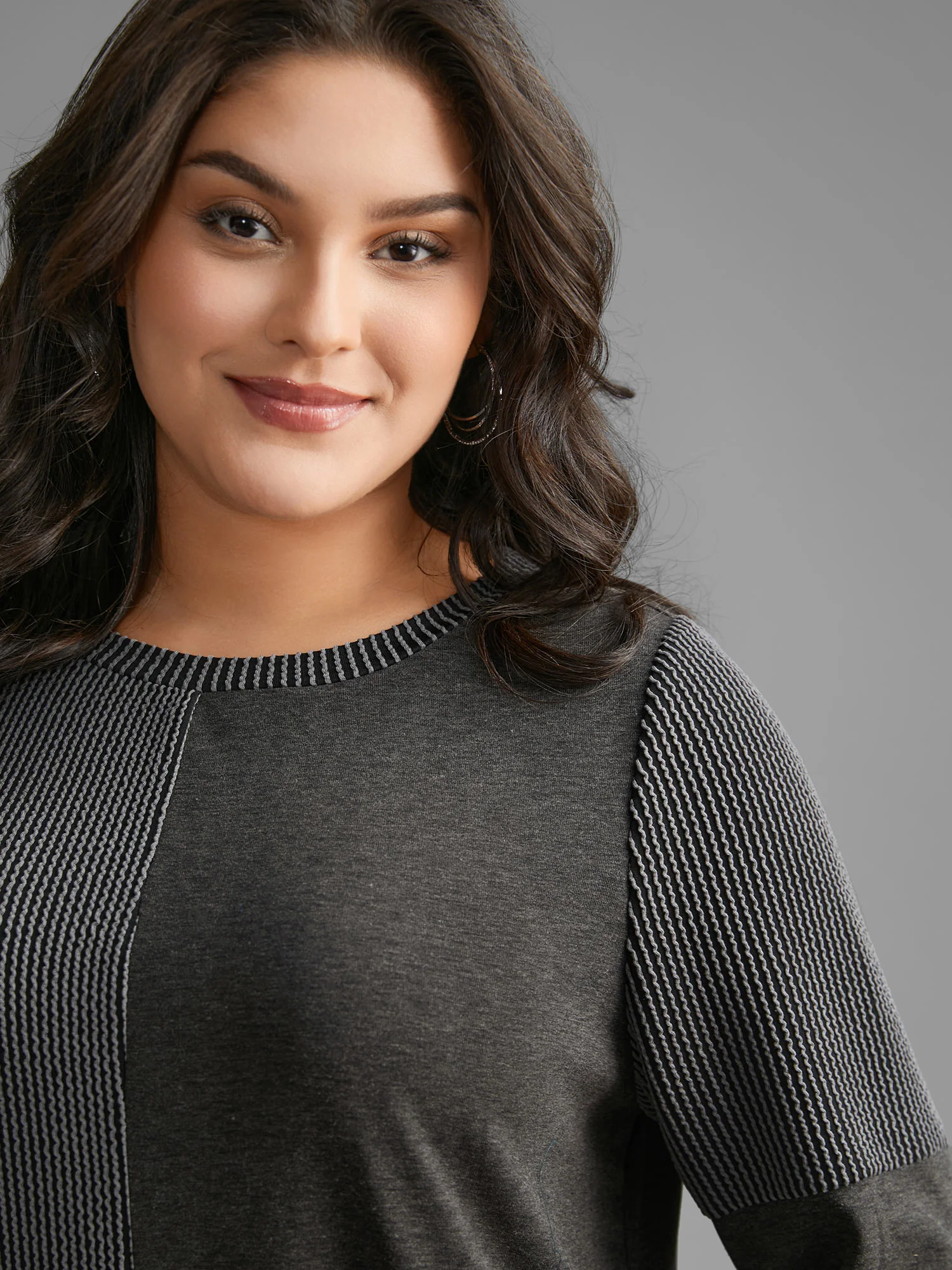 Round Neck Textured Patchwork T-shirt - Image 2