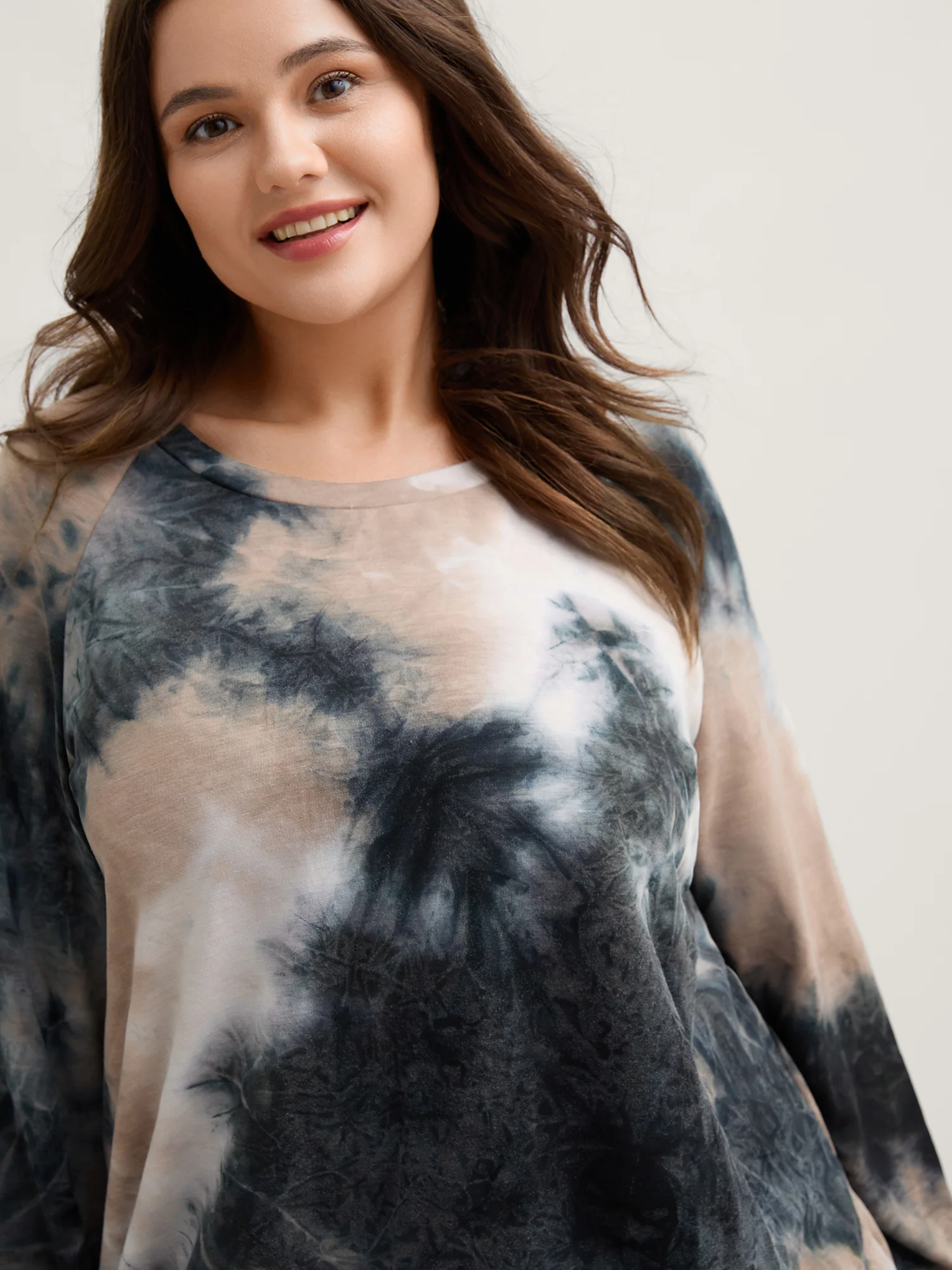 Round Neck Tie-Dye Sweatshirt - Image 2