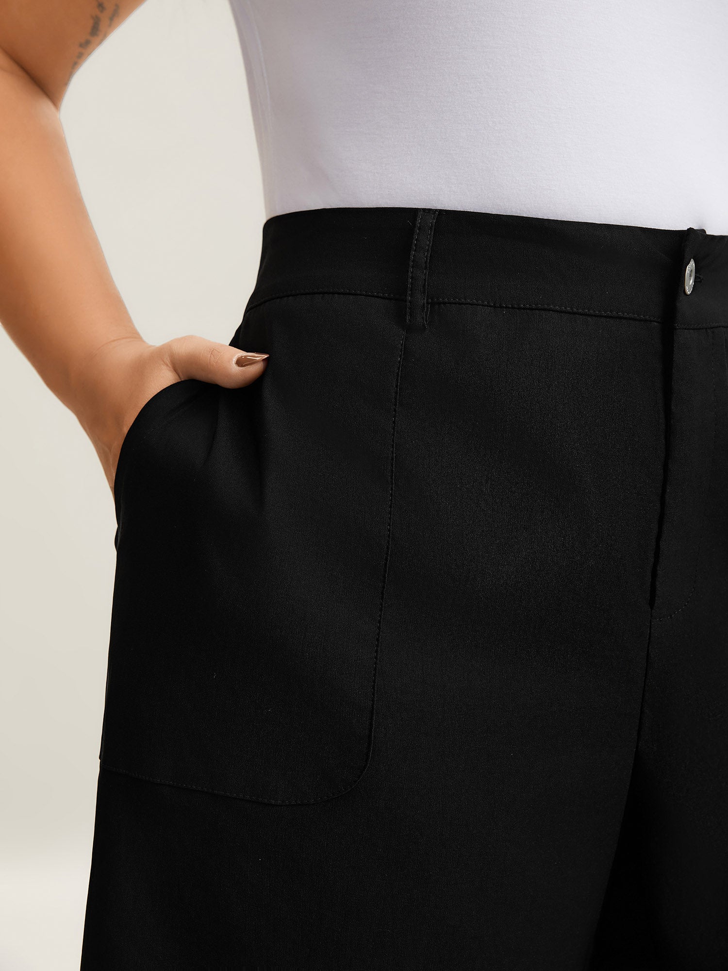 Rubber Waist Zipper Pockets Shorts - Image 2
