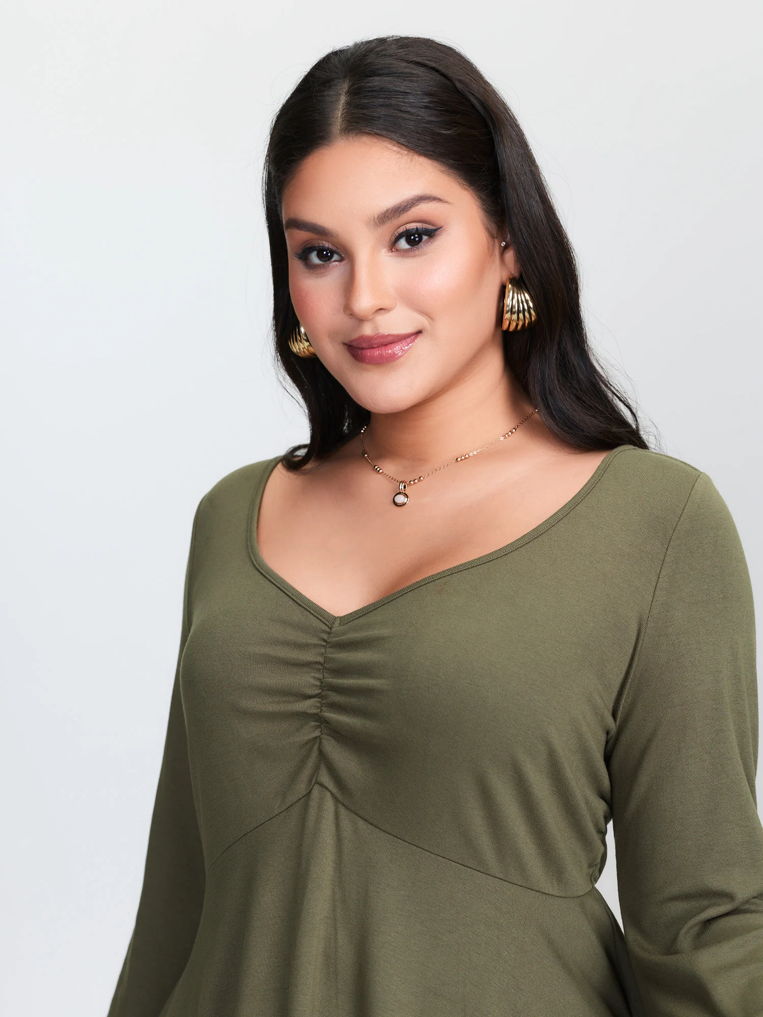 Ruched Bodice Asymmetrical Hem Knit Top - Image 2