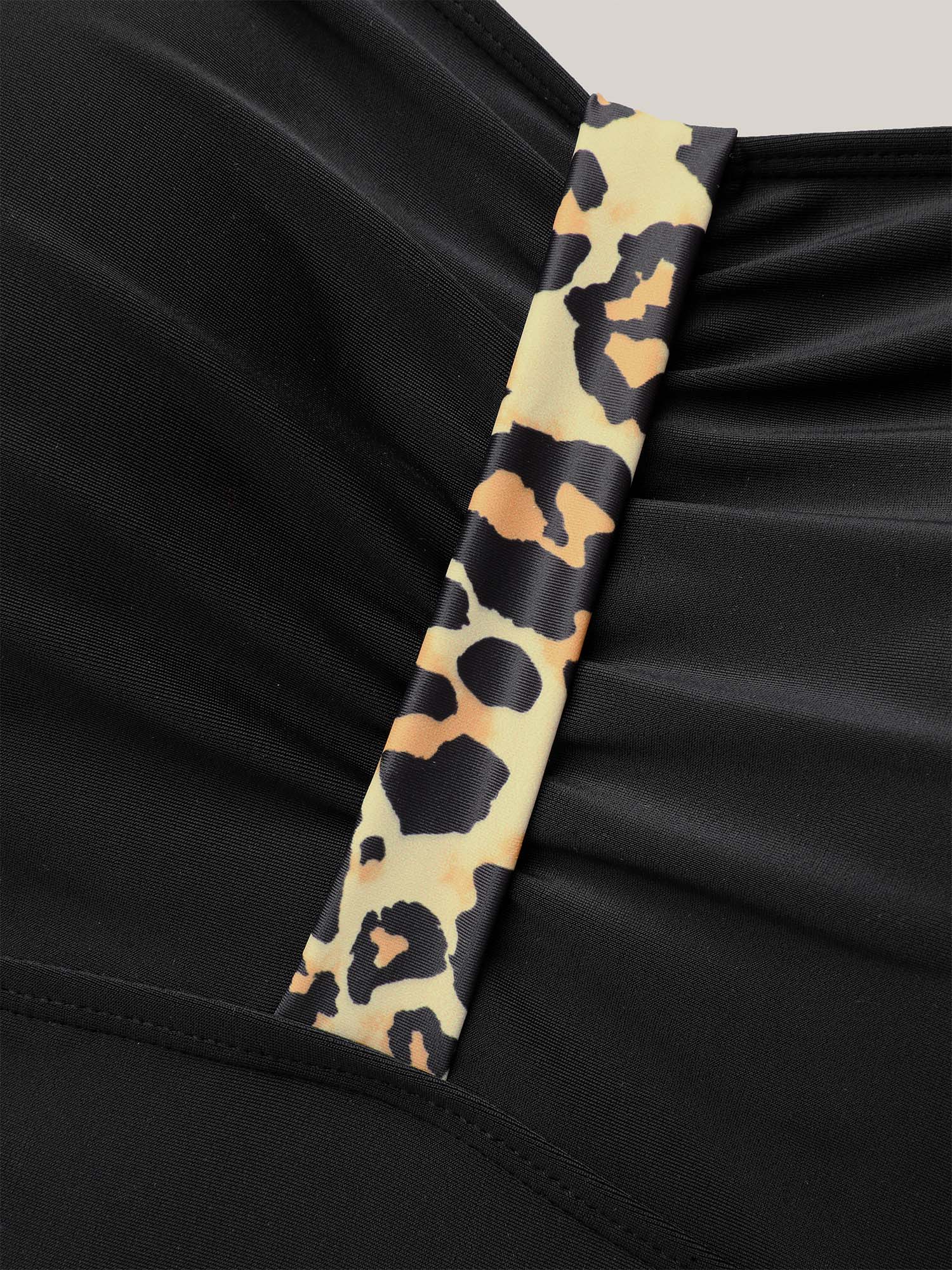 Ruched Leopard Contrast One-Piece Swimsuit - Image 6