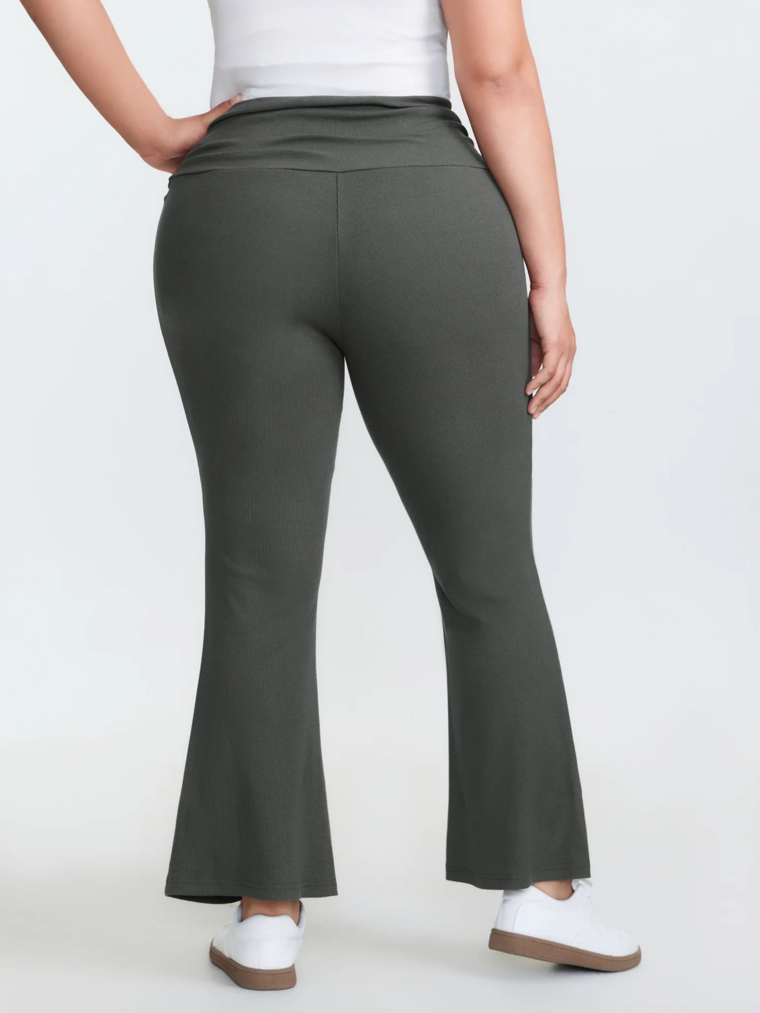 Ruched Wide Waistband Flared Leggings - Image 4