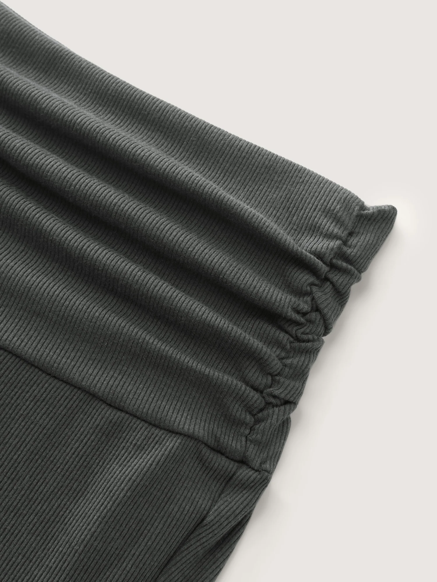 Ruched Wide Waistband Flared Leggings - Image 6