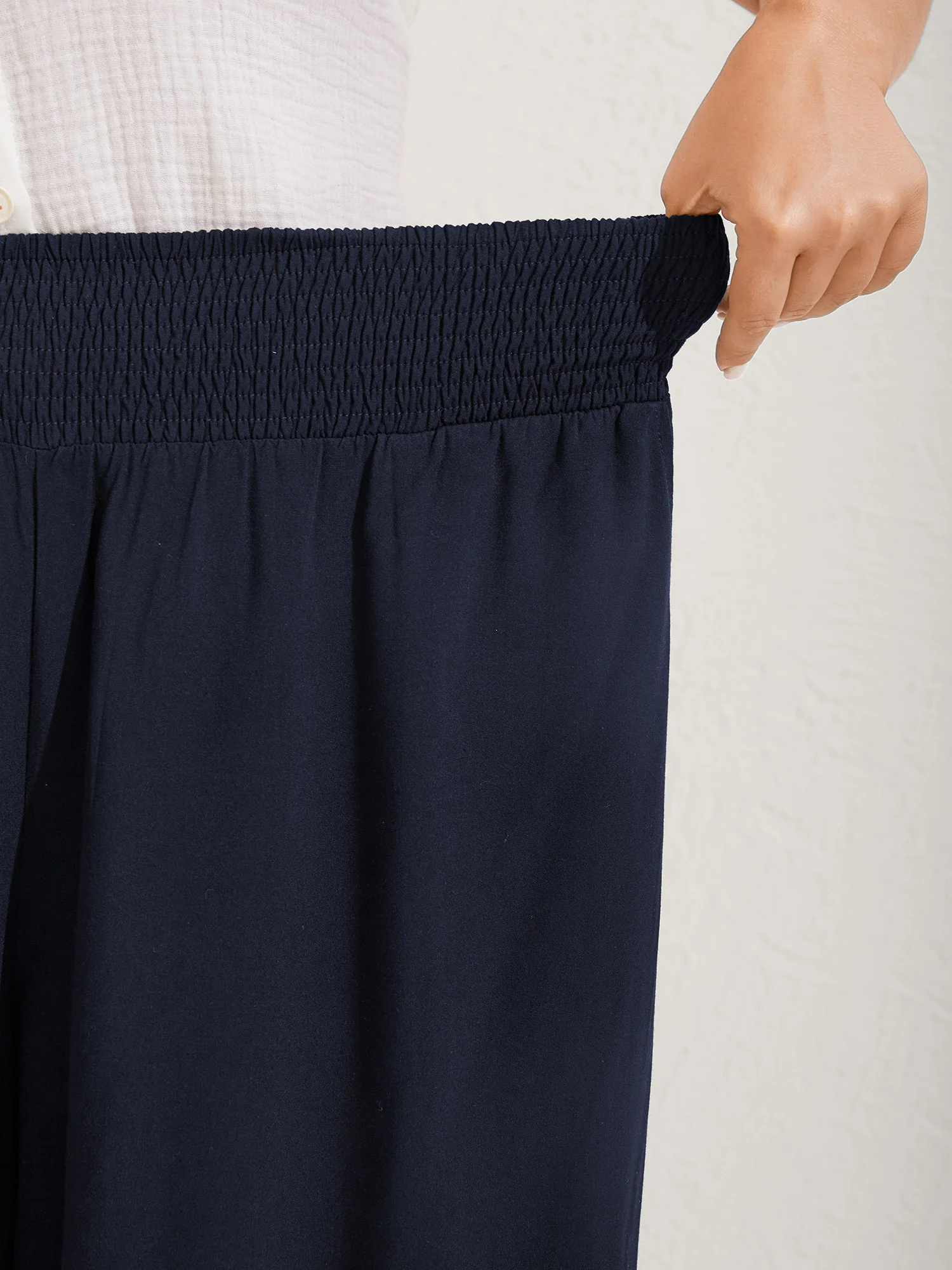Ruffled Curvy Hem Wide-Leg Pants - Image 11
