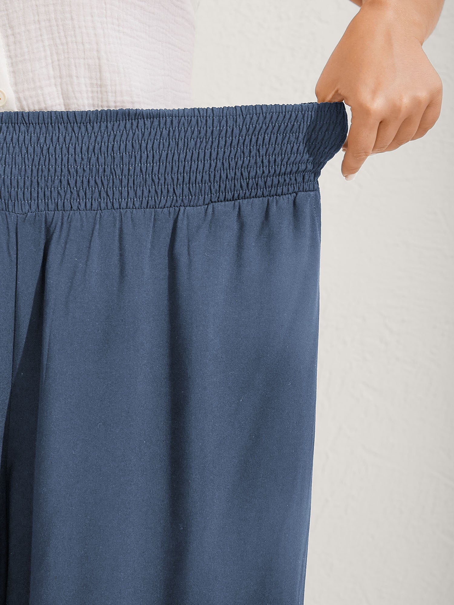 Ruffled Curvy Hem Wide-Leg Pants - Image 17