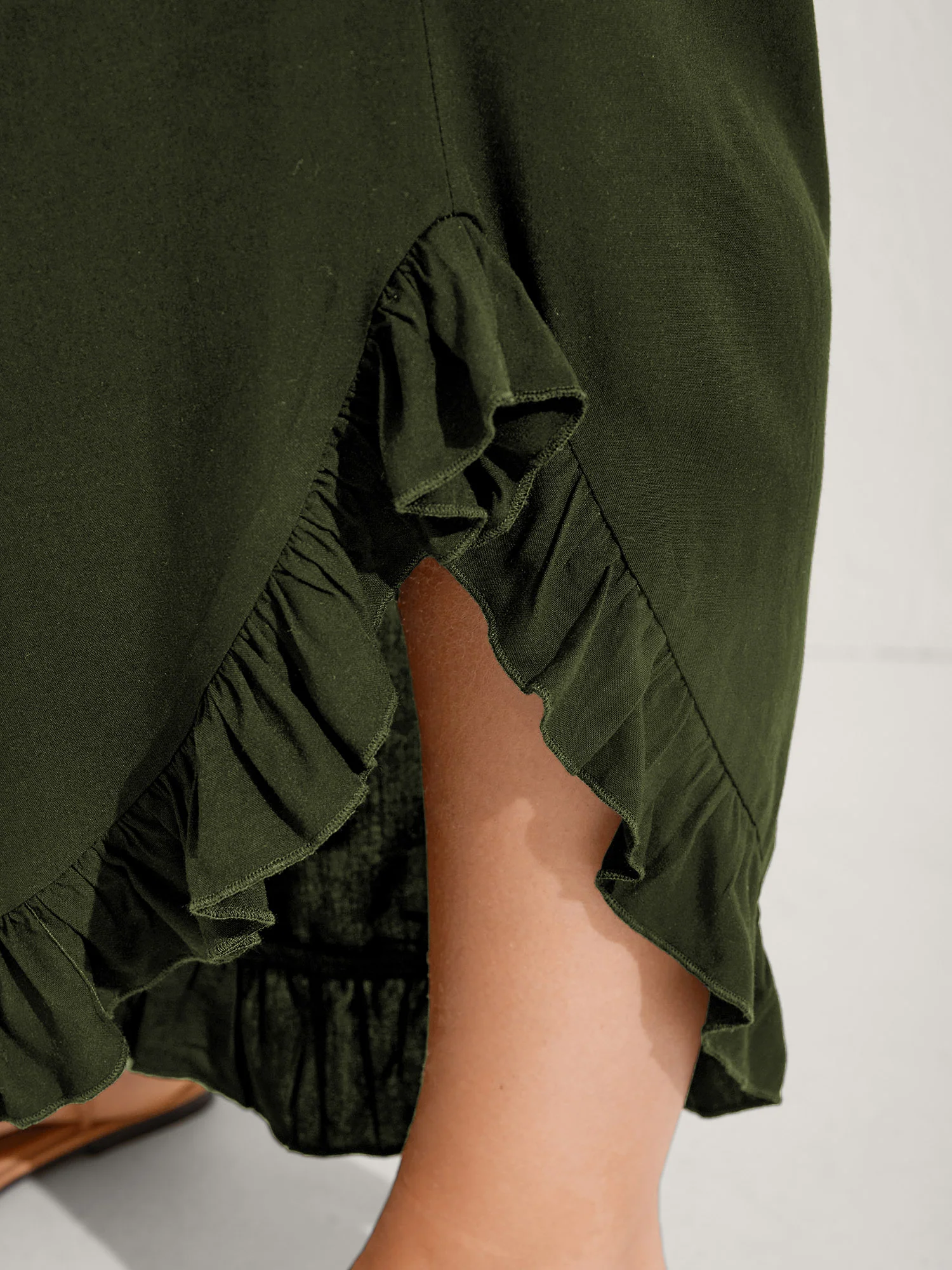 Ruffled Curvy Hem Wide-Leg Pants - Image 41