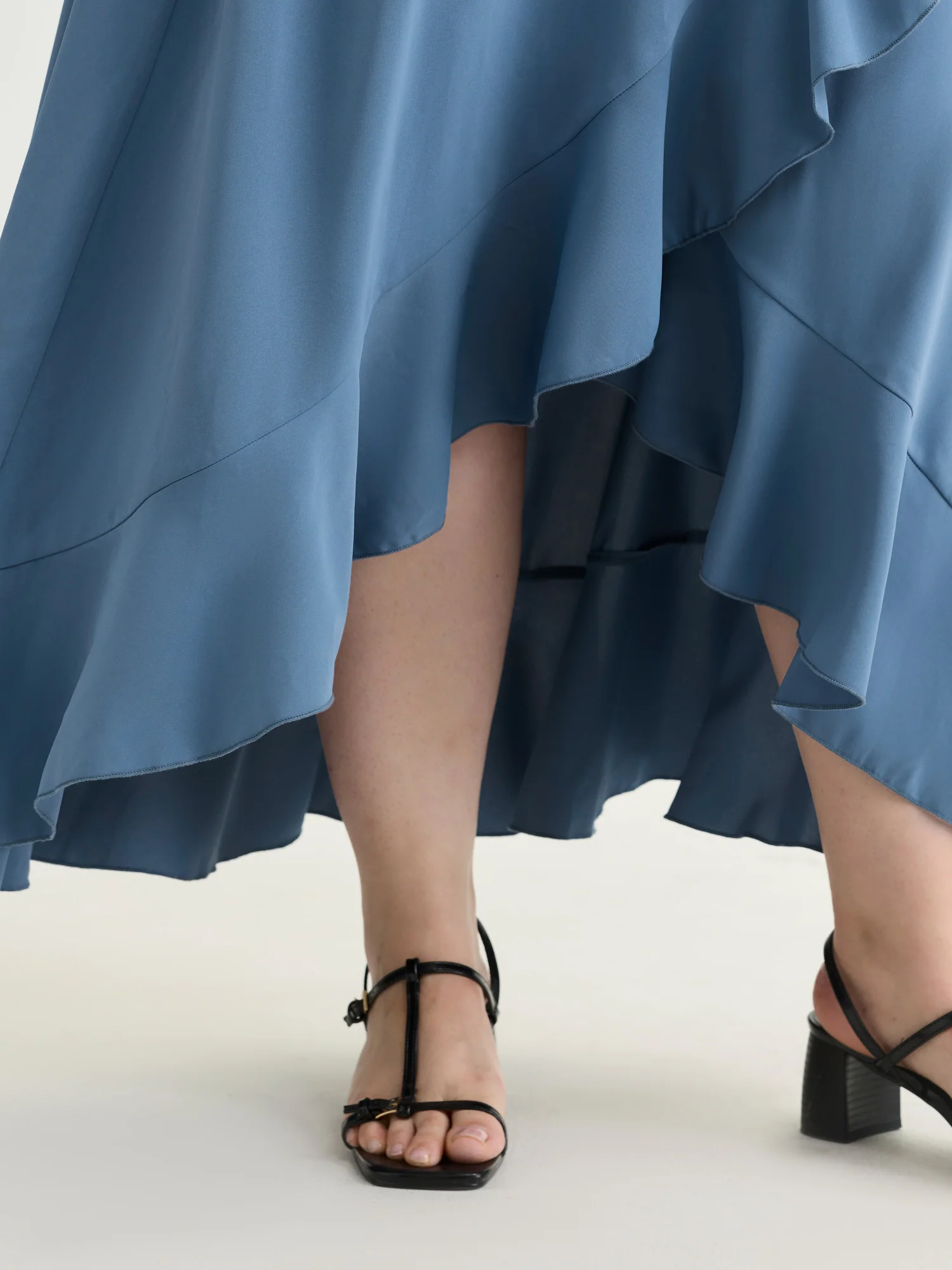Ruffled Edge Layered Hem Midi Dress - Image 3