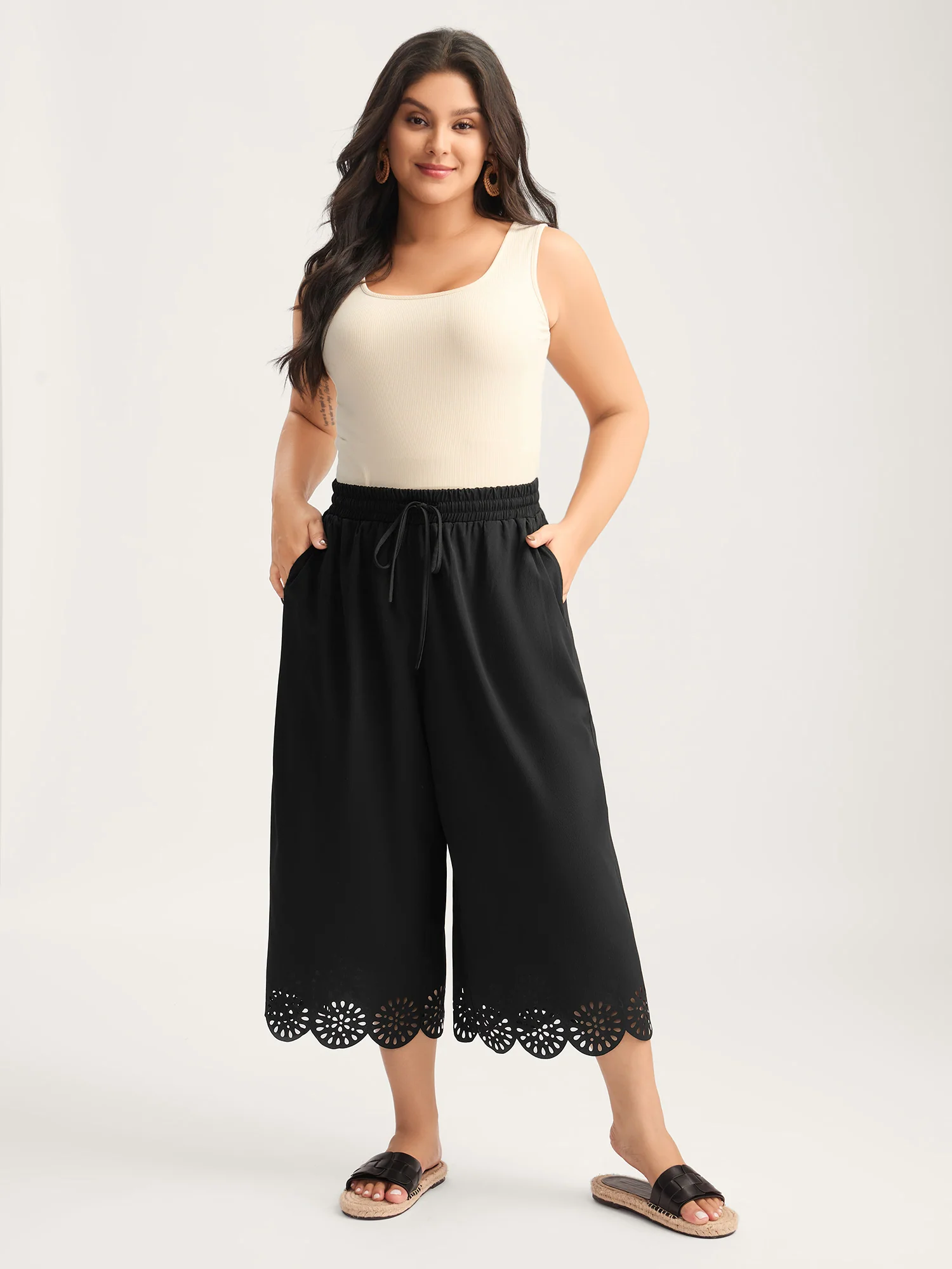 Scalloped Hem Wide-Leg Capri Pants - Image 3