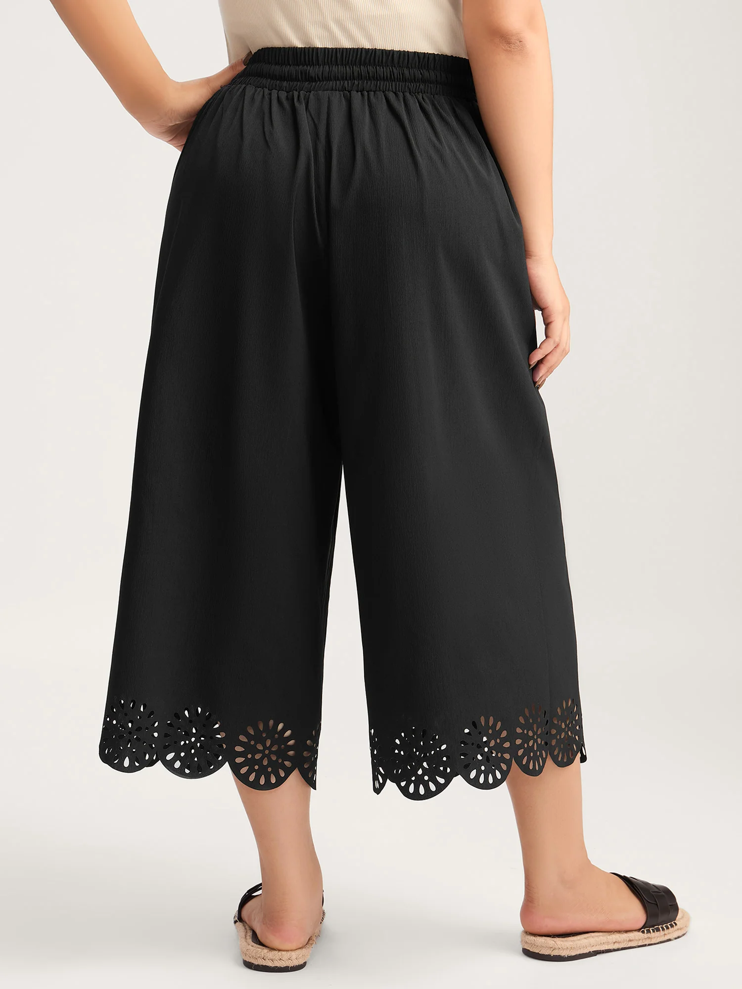 Scalloped Hem Wide-Leg Capri Pants - Image 4