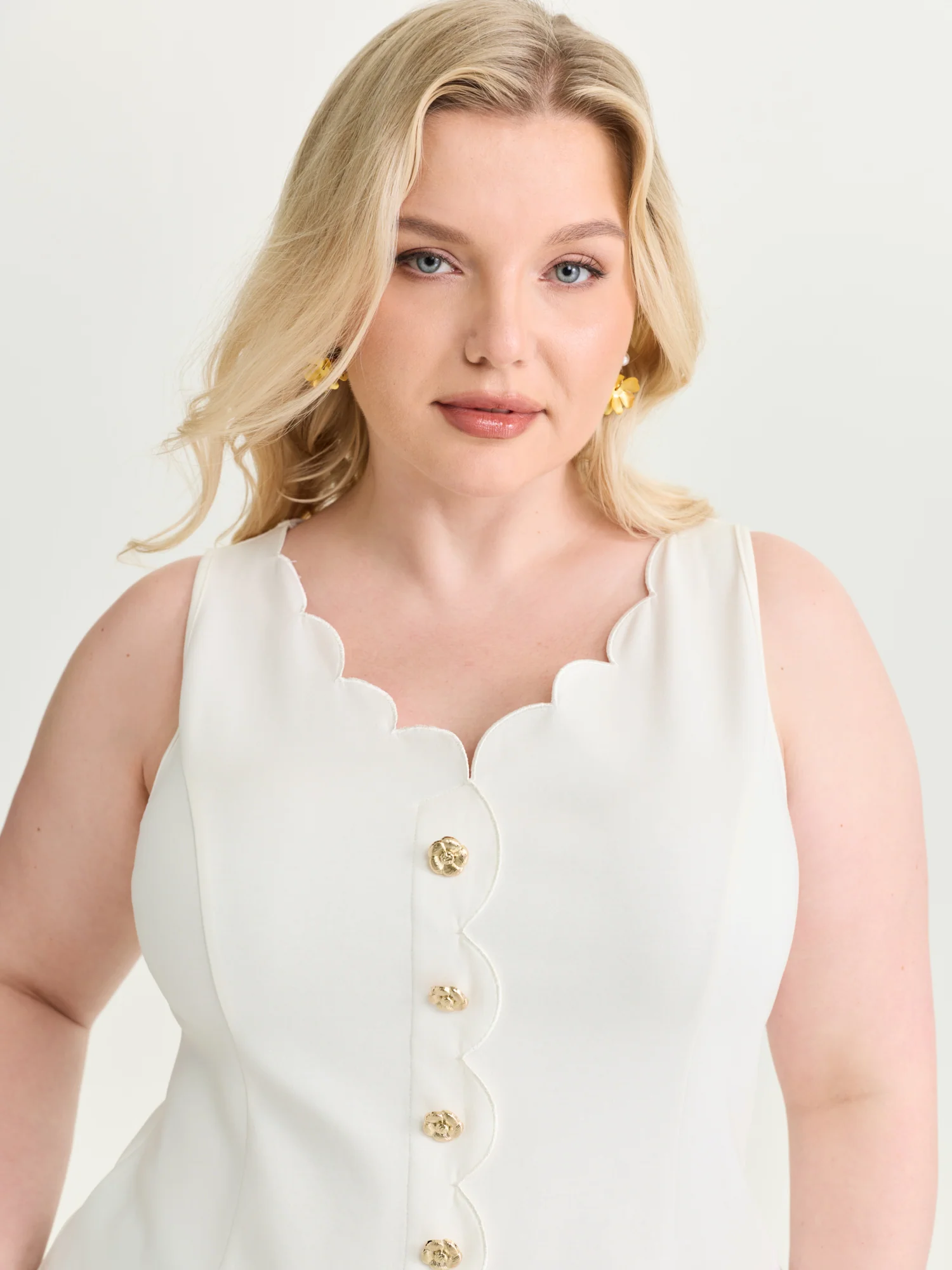 Scalloped Neckline Button Front Tank Top - Image 2