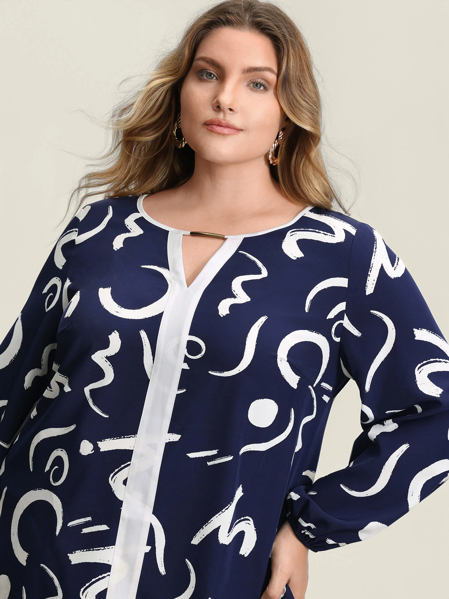 Scribble Print Color Contrast Cut-Out Blouse - Image 2