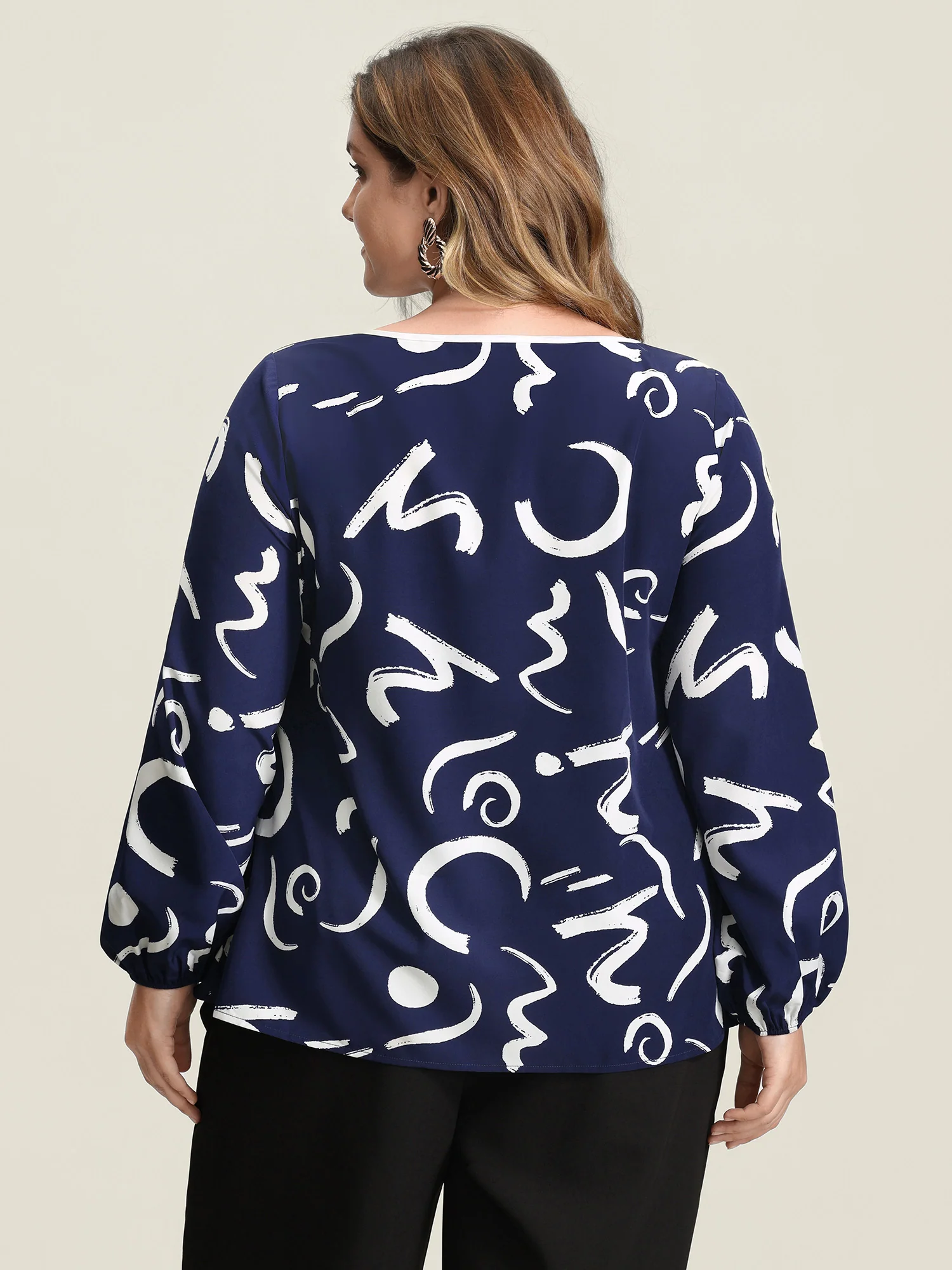 Scribble Print Color Contrast Cut-Out Blouse - Image 4