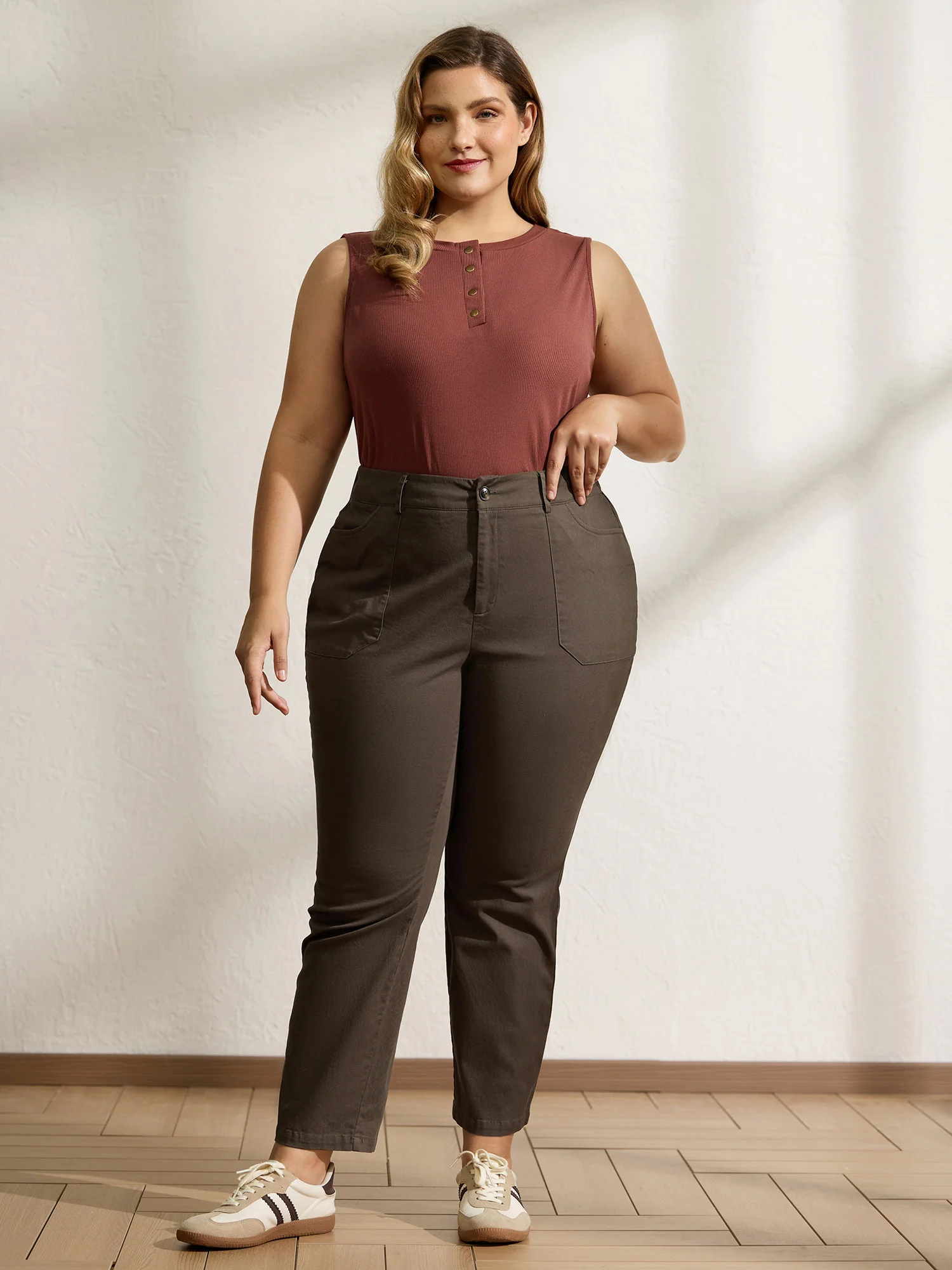 Sculpted Pockets Straight-Leg Pants - Image 2