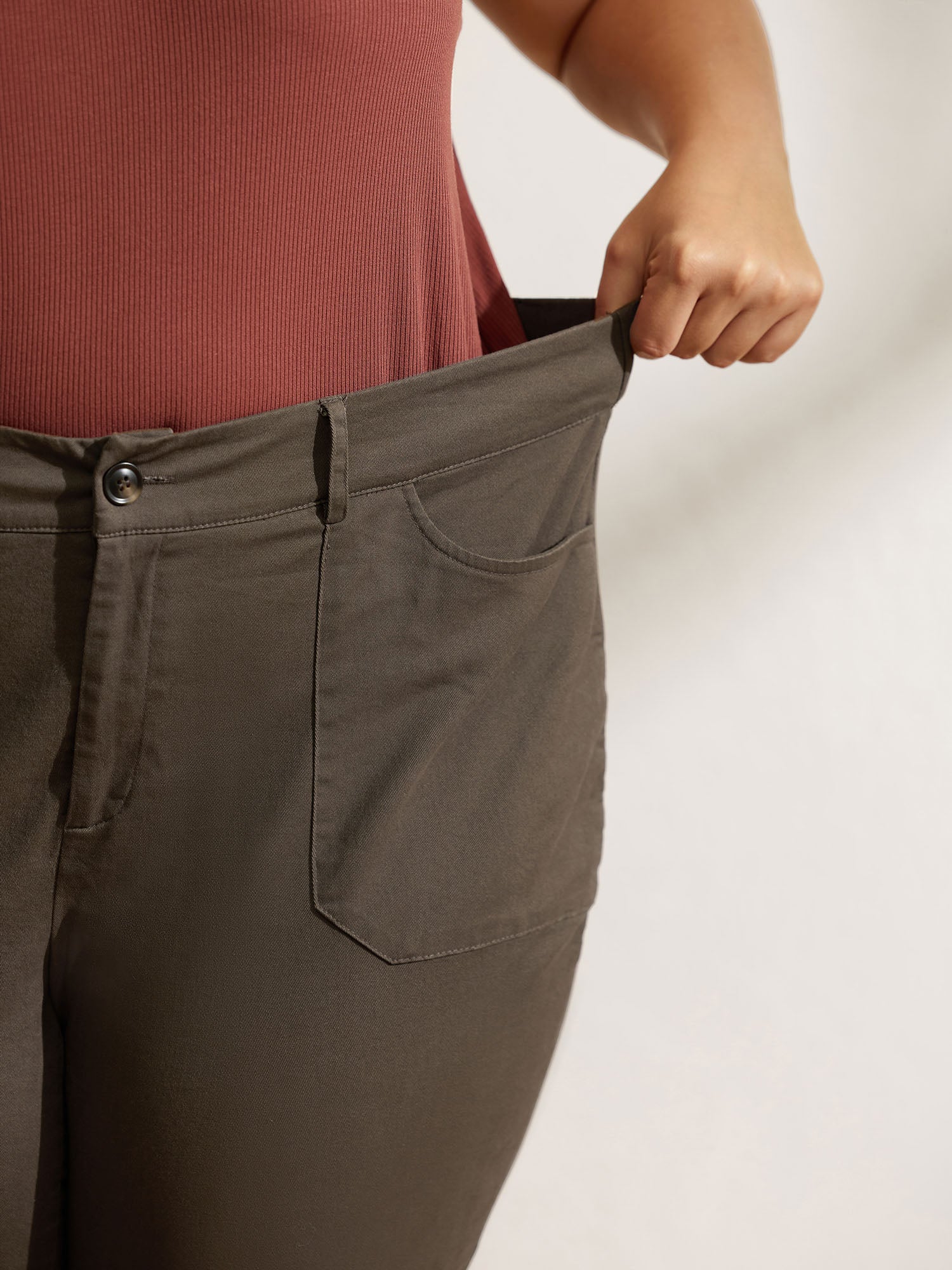 Sculpted Pockets Straight-Leg Pants - Image 4