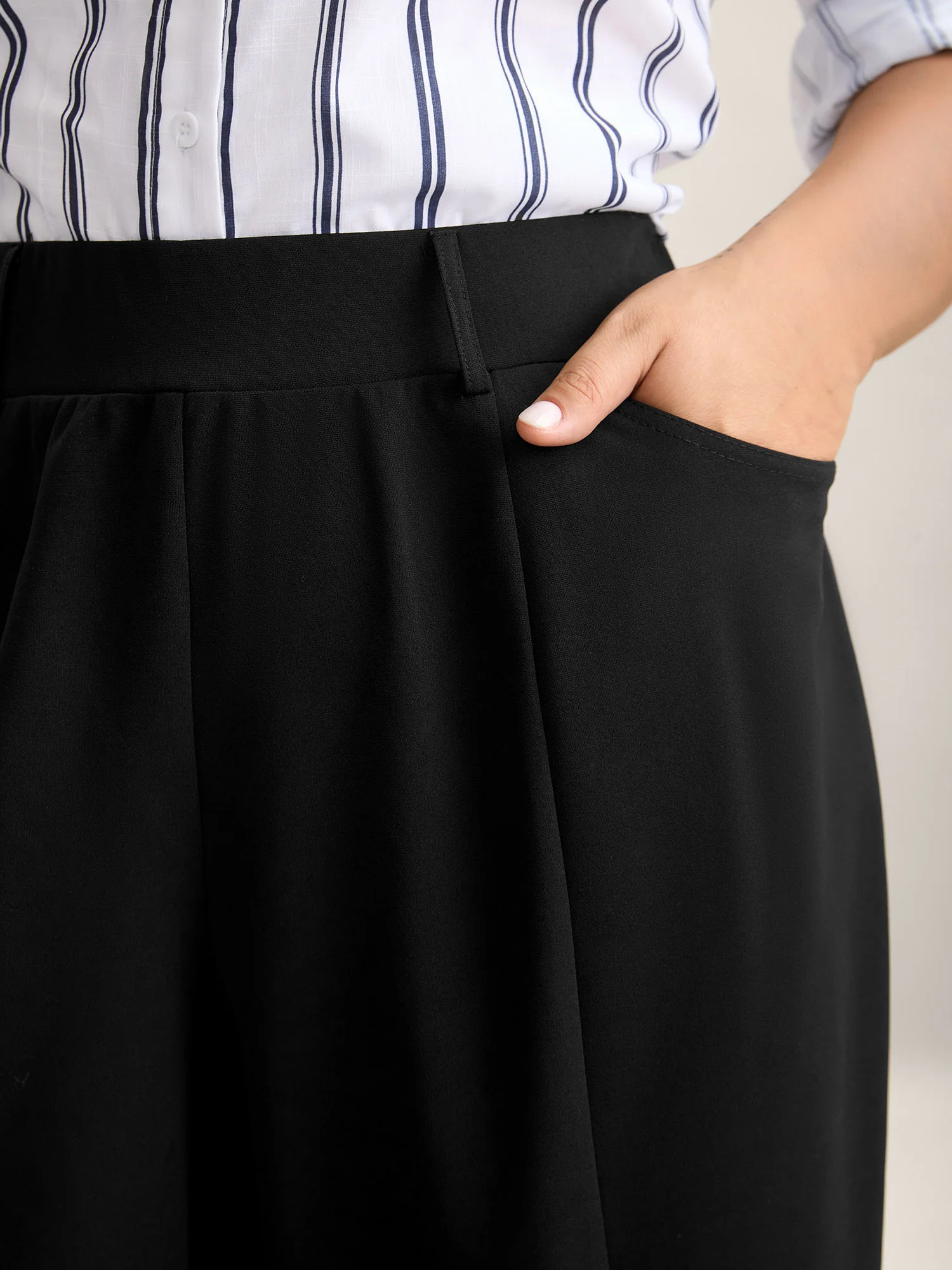 Seamed Split Hem Straight-Leg Pants - Image 4