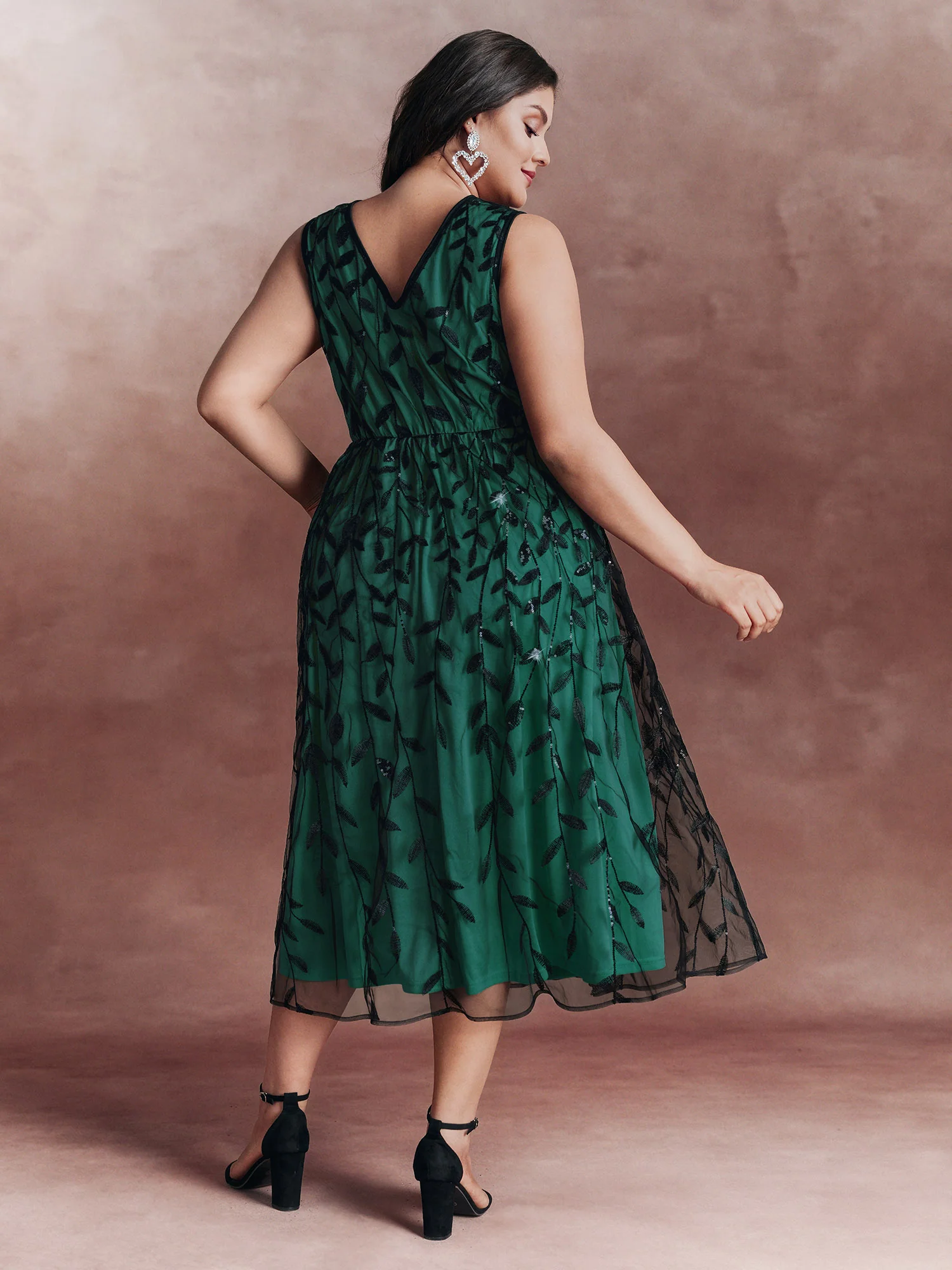 Sequin Embroidery Color Contrast V-Neck Midi Dress - Image 11