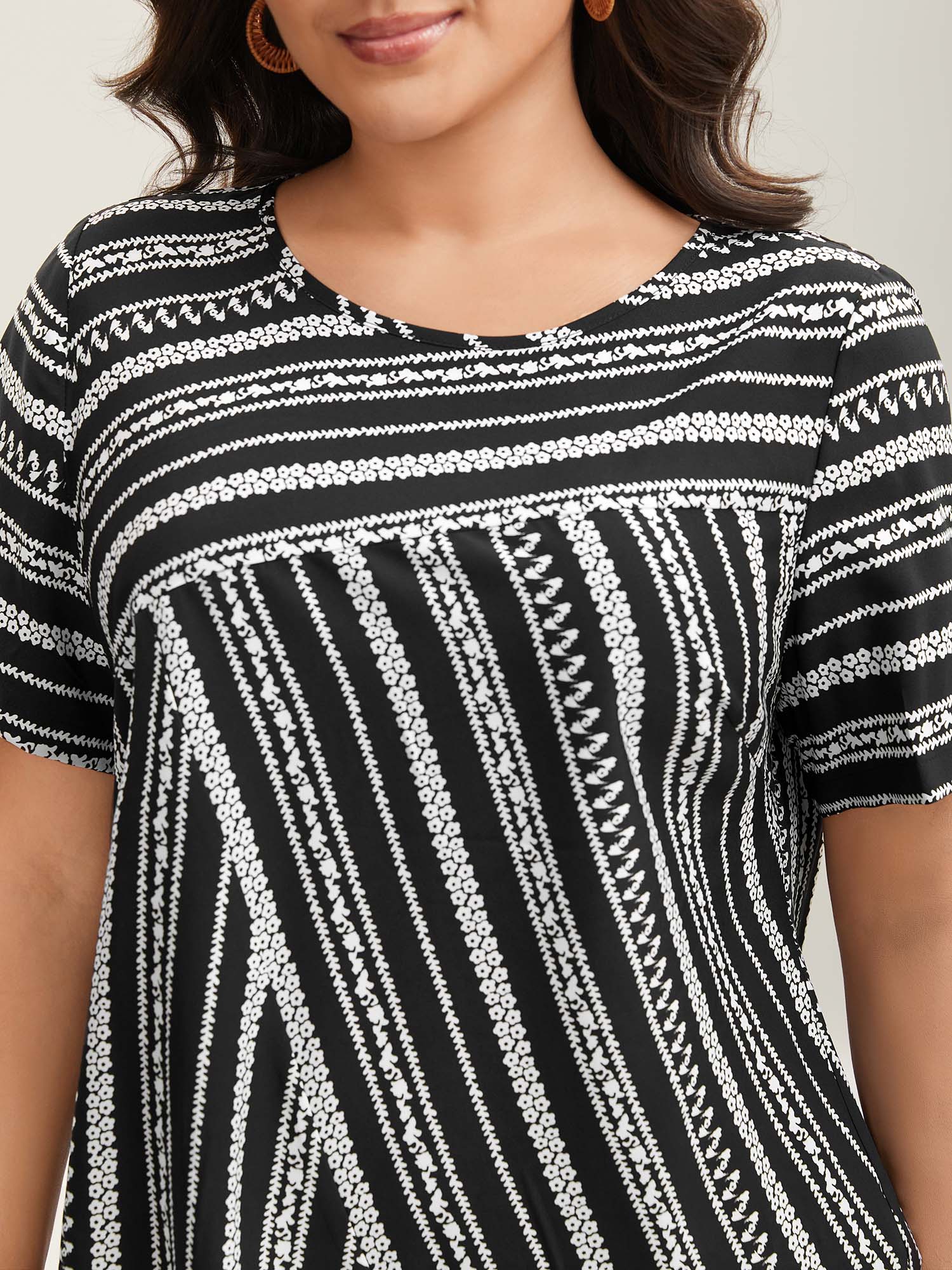 Striped Overlap Print Curvy Hem Blouse - Image 2