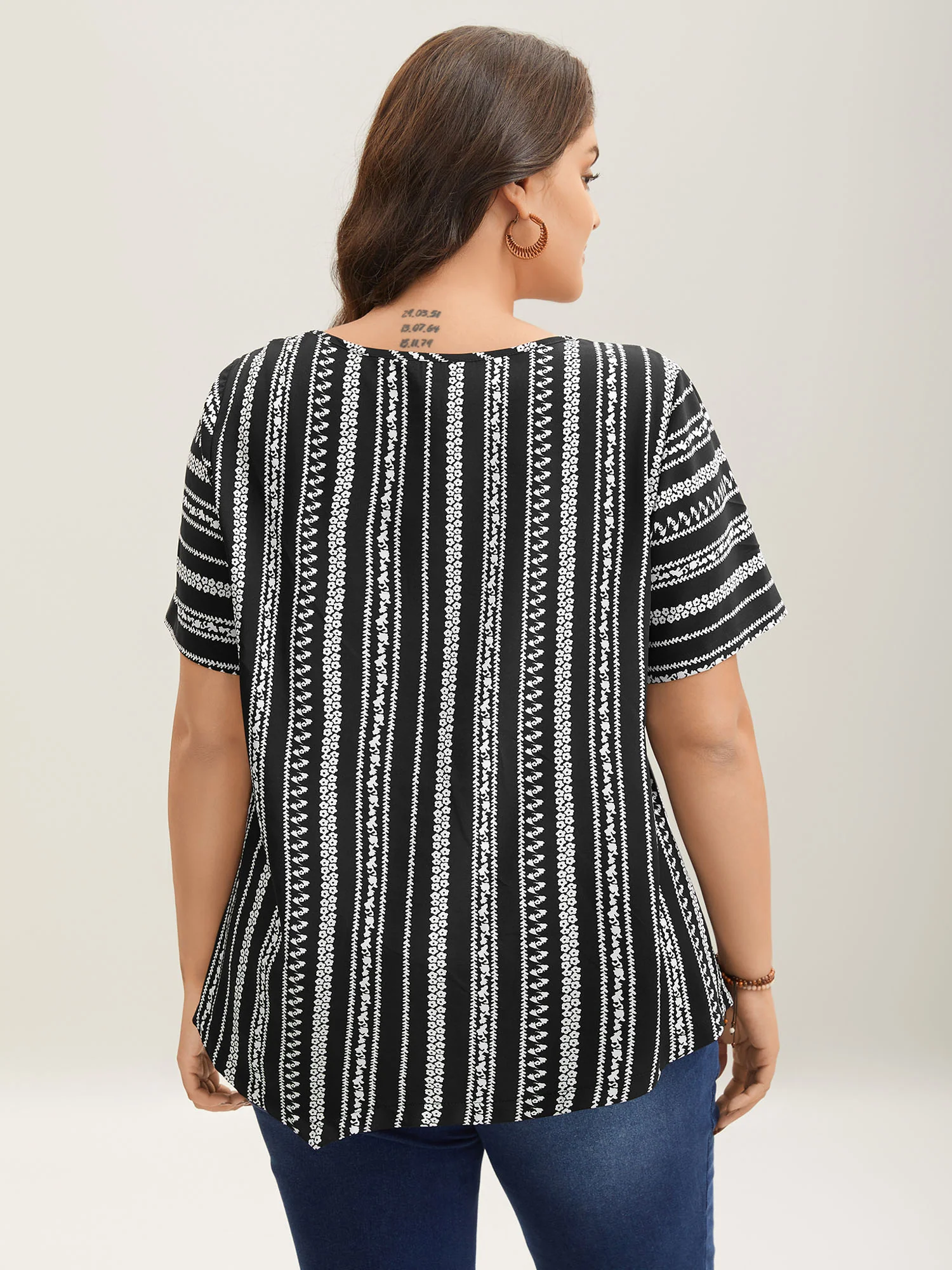 Striped Overlap Print Curvy Hem Blouse - Image 4