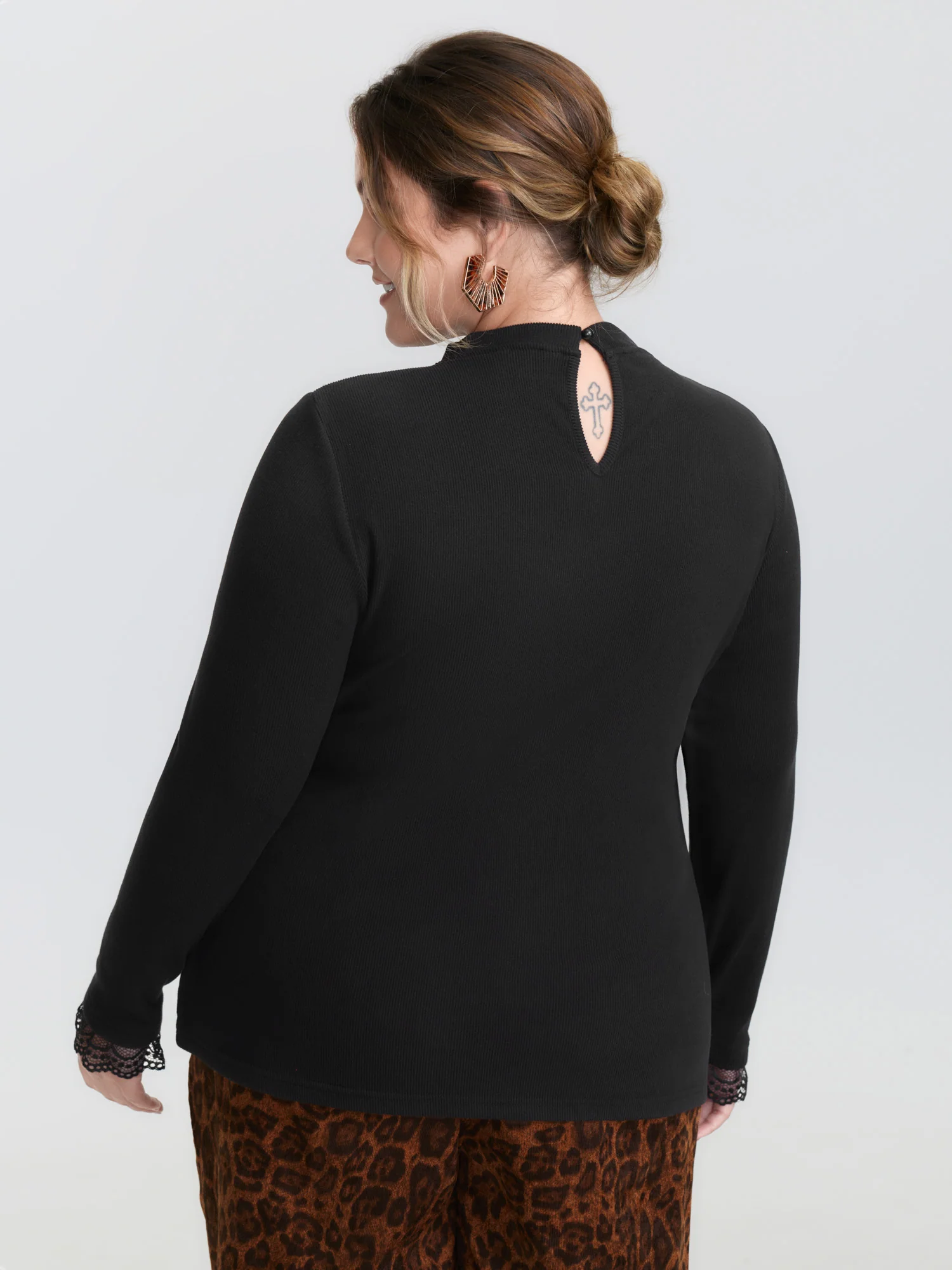 Sheer Lace Trim Mock Neck Ribbed T-Shirt - Image 4