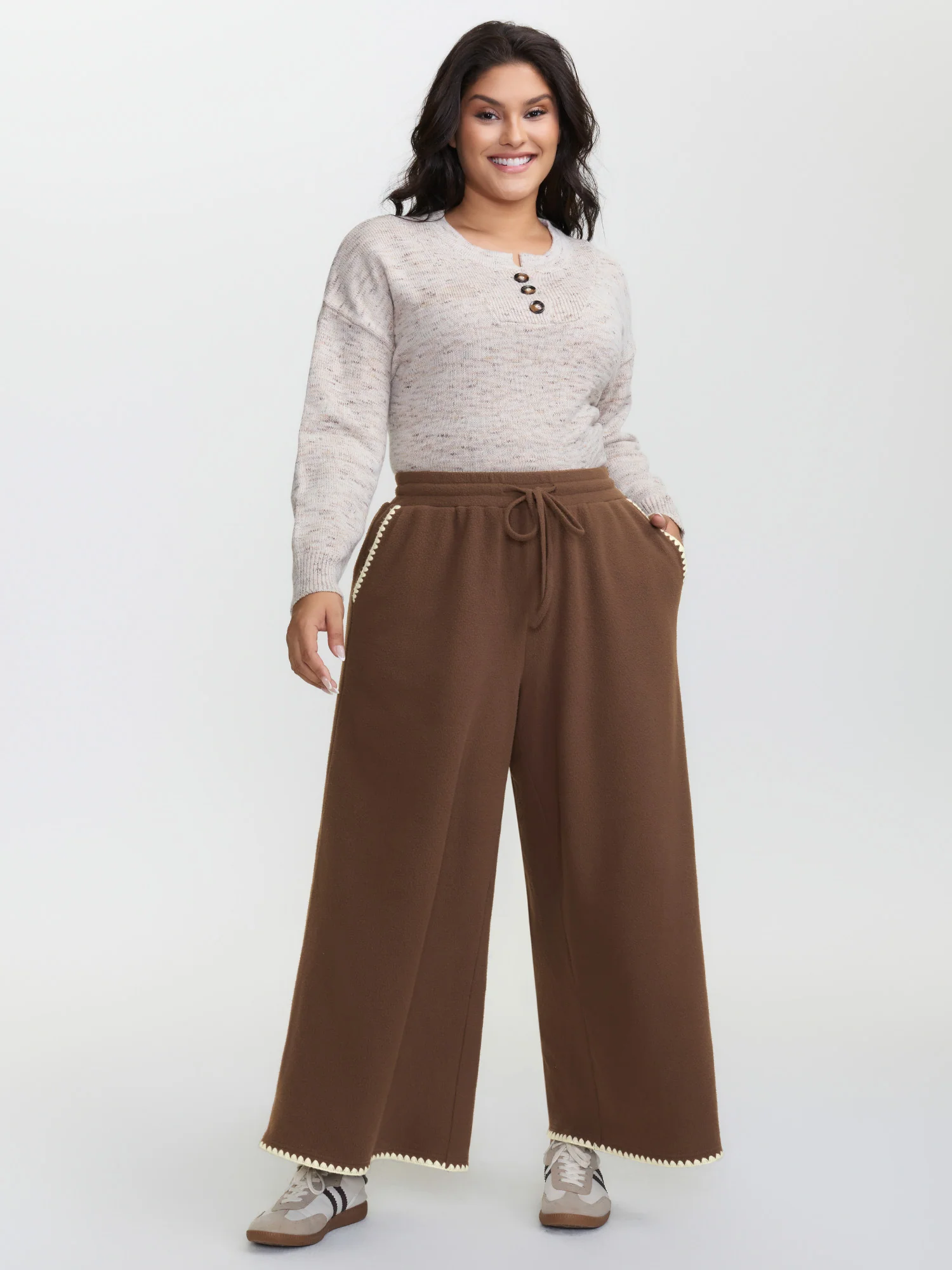 Shell Shaped Embroidery Contrast Pants - Image 3
