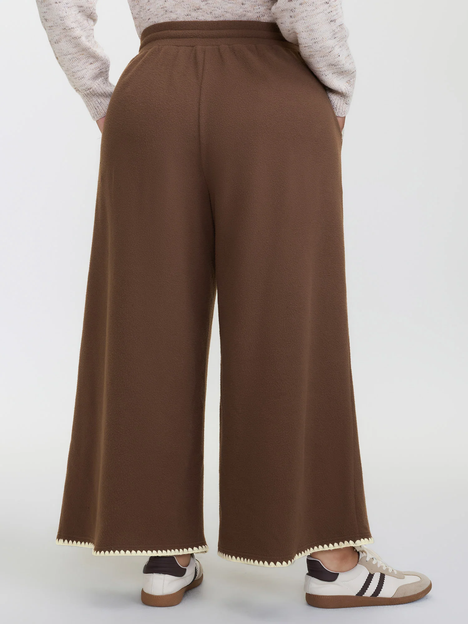Shell Shaped Embroidery Contrast Pants - Image 5