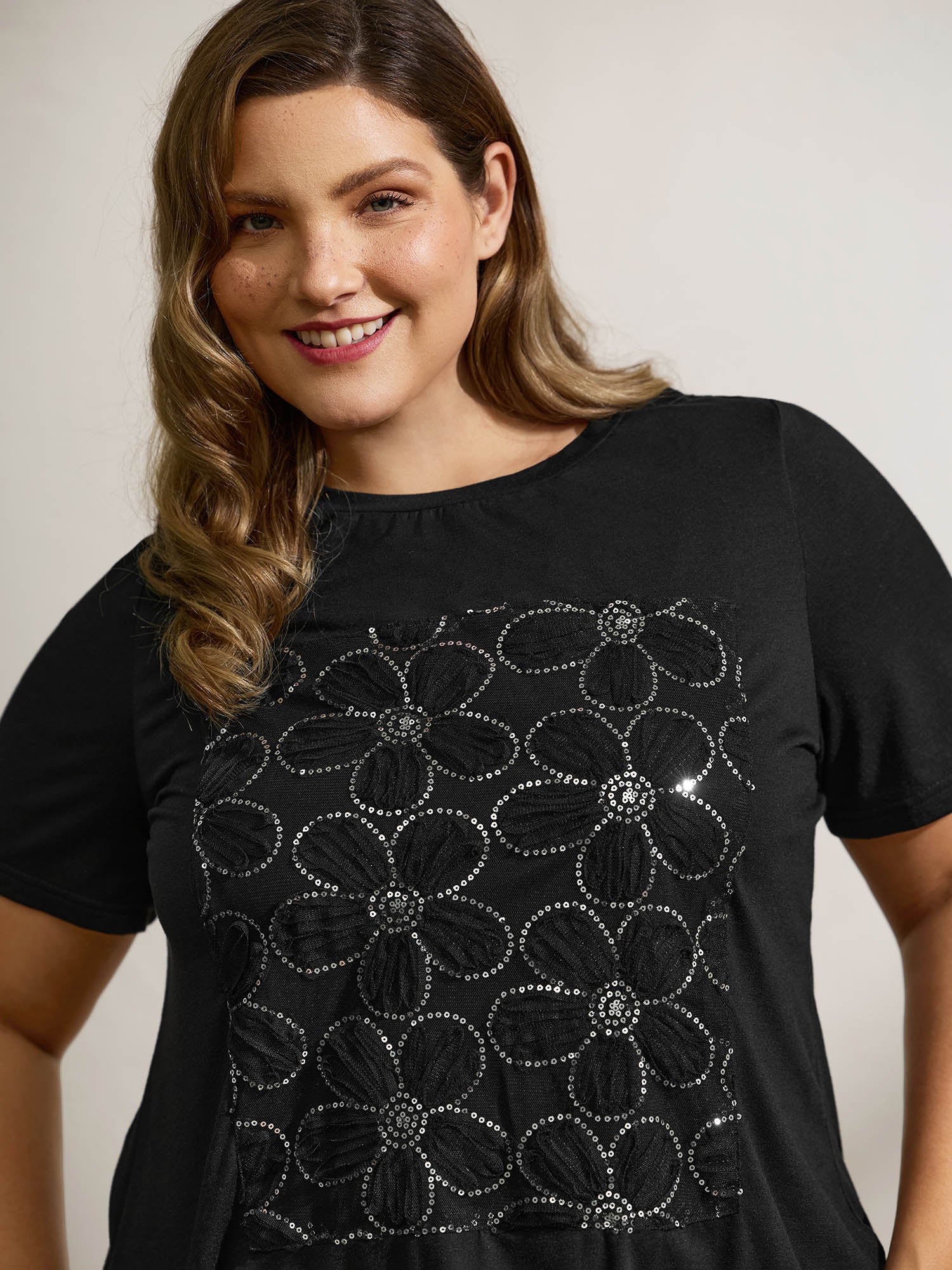 Shimmery Floral Pattern Round Neck T-Shirt - Image 2