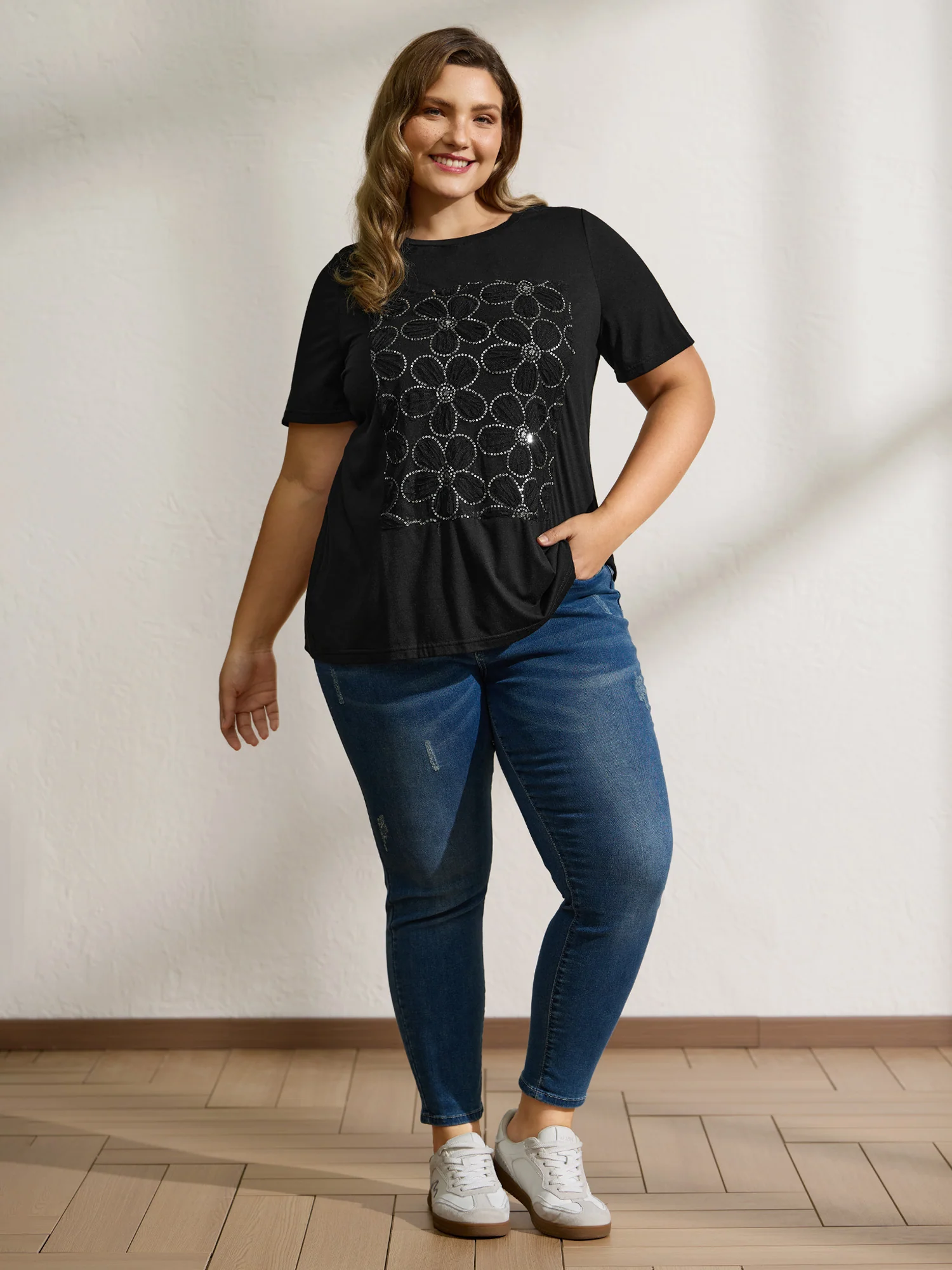 Shimmery Floral Pattern Round Neck T-Shirt - Image 3