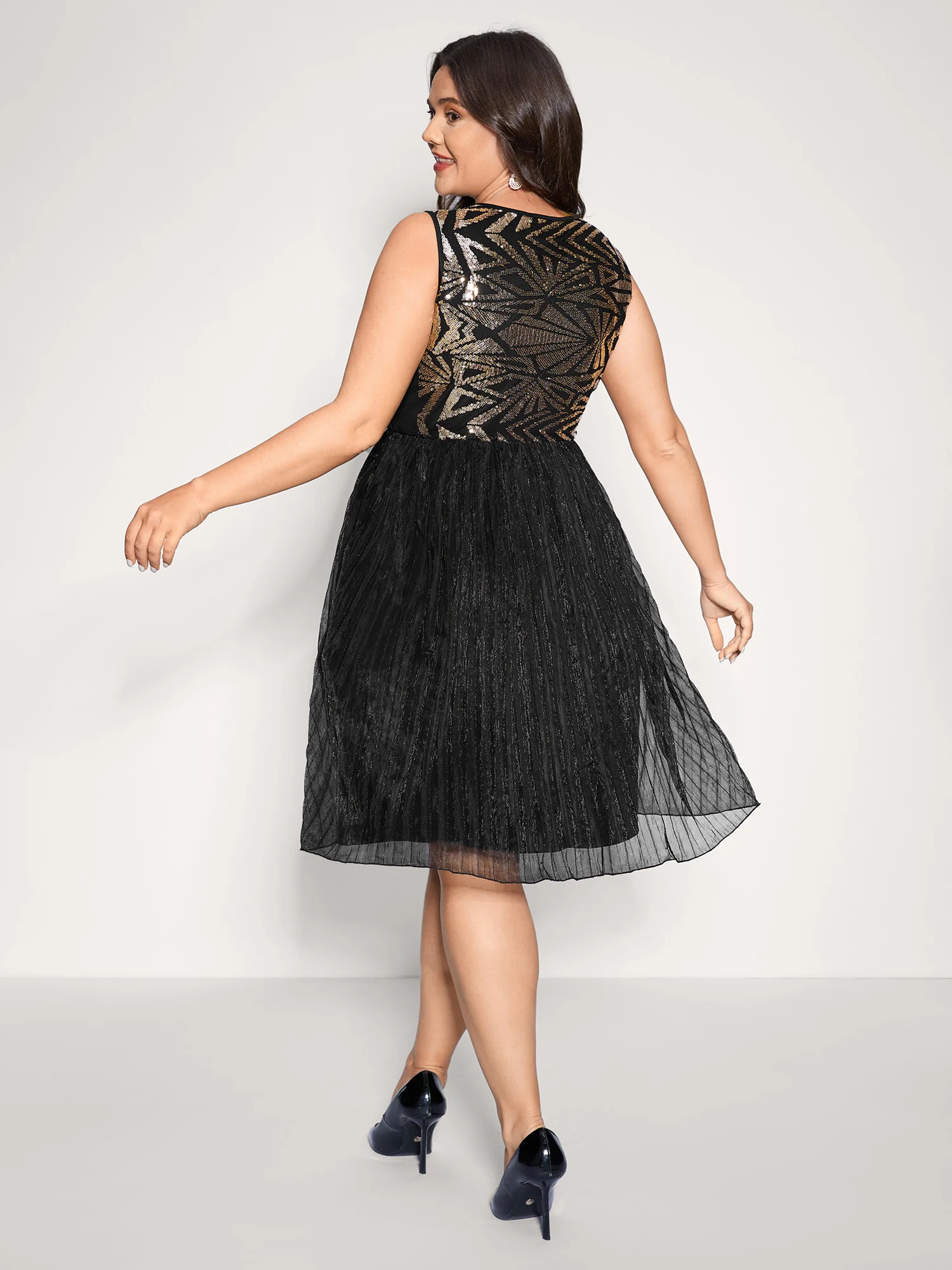 Shimmery Padded V-Neck Pleated Midi Dress - Image 5