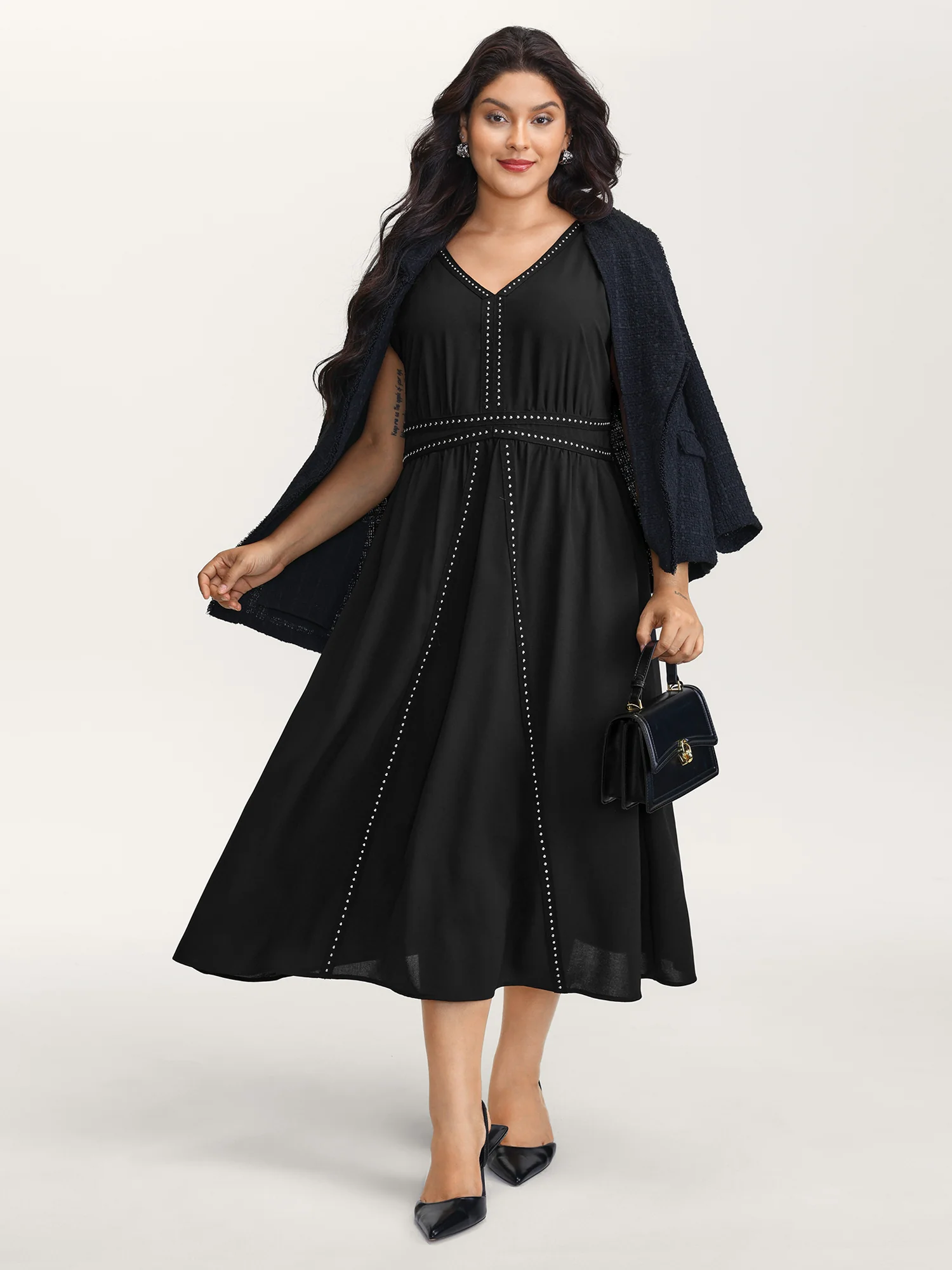 Shirred Side Pockets V-Neck Midi Dress - Image 3
