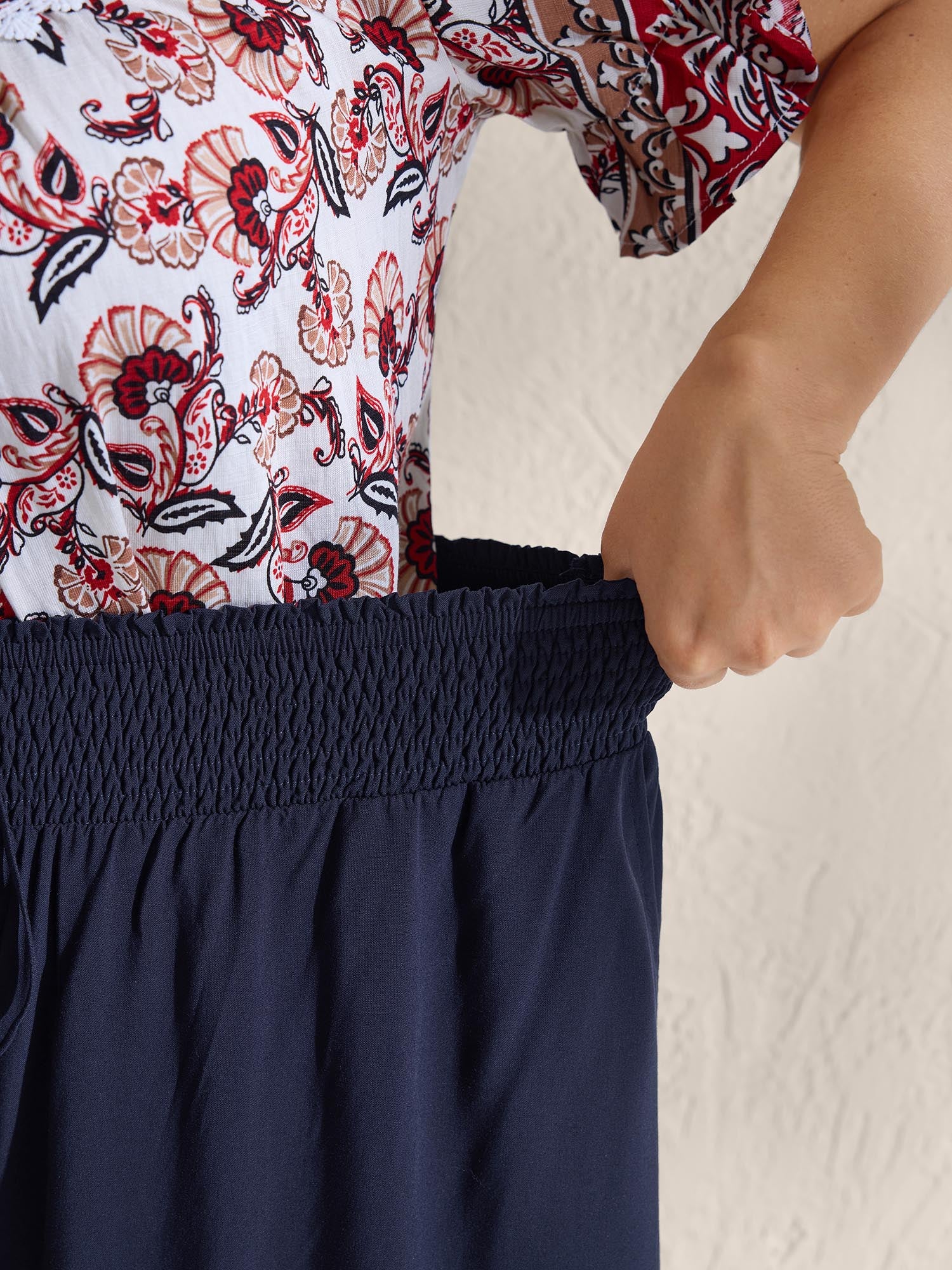 Shirred Waist Curvy Hem Wide-Leg Pants - Image 3