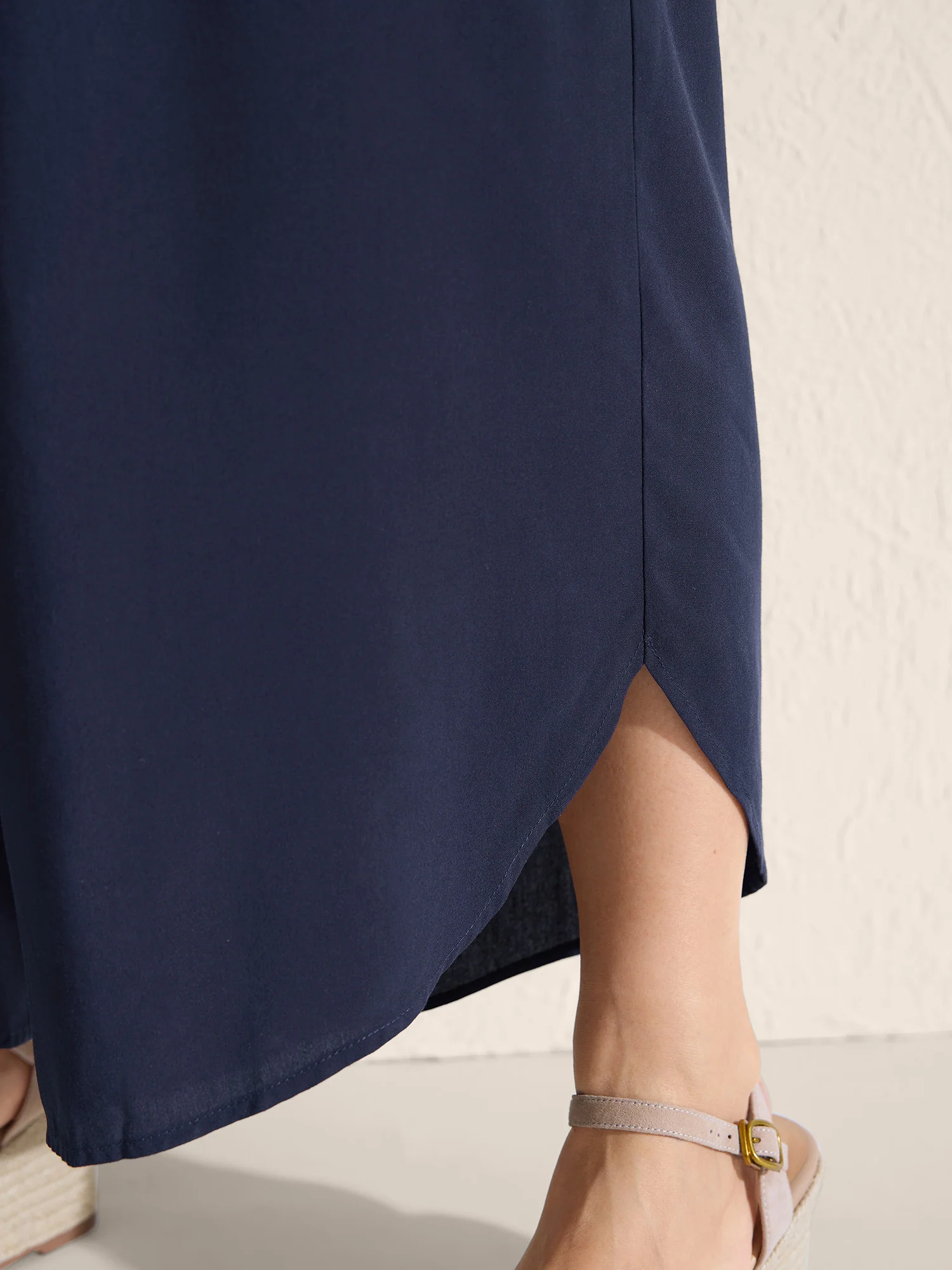 Shirred Waist Curvy Hem Wide-Leg Pants - Image 4