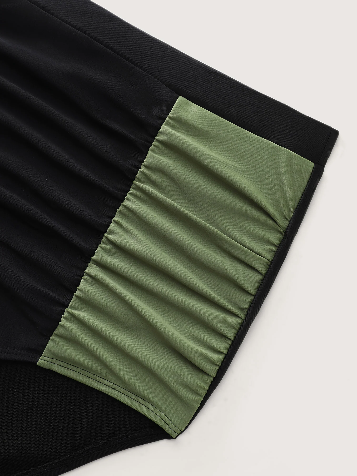 Shrink Pleated High-Waisted Contrast Swim Bottoms - Image 5