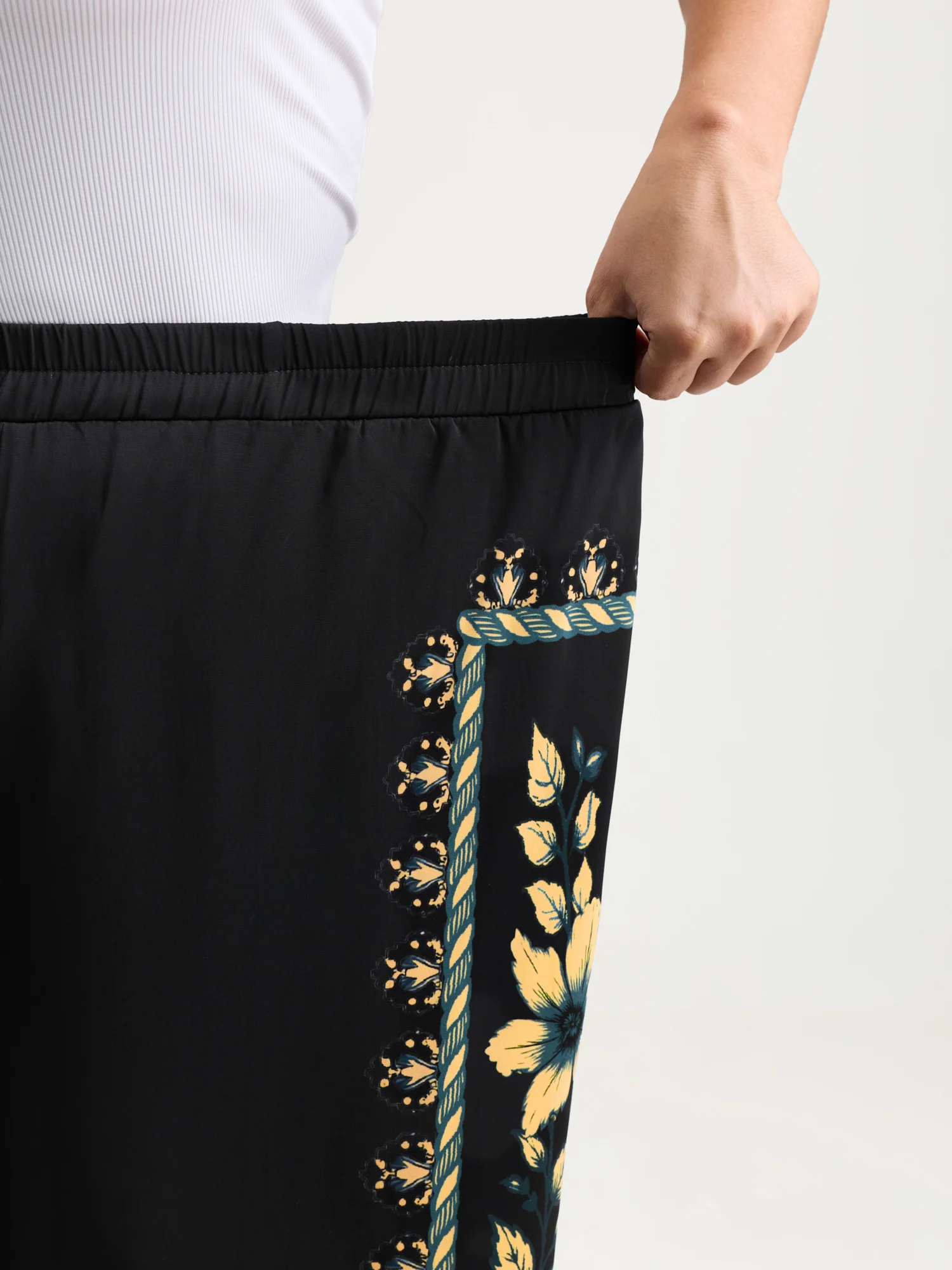 Side Floral Print Wide-Leg Pants - Image 4