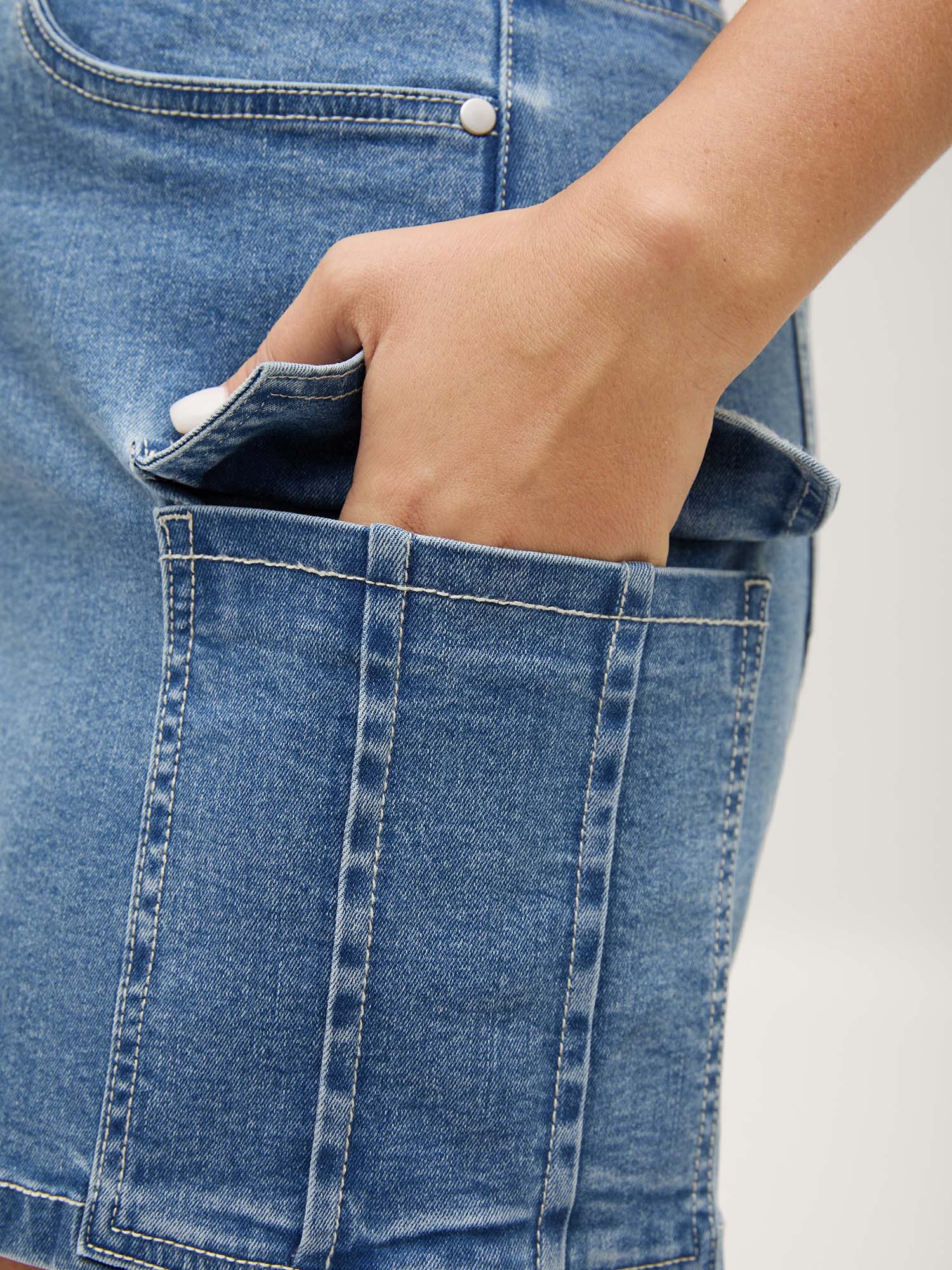 Side Pockets Wide-Leg Denim Shorts - Image 2
