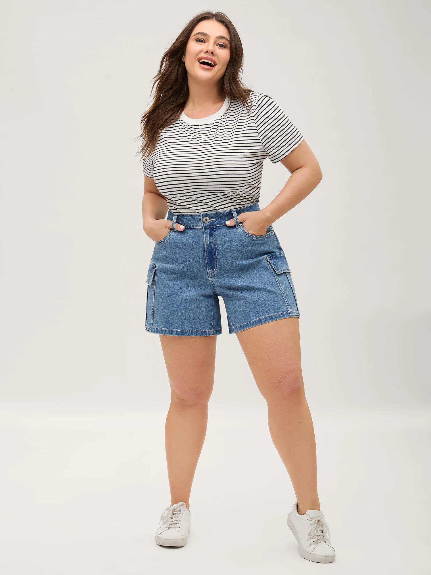 Side Pockets Wide-Leg Denim Shorts - Image 3