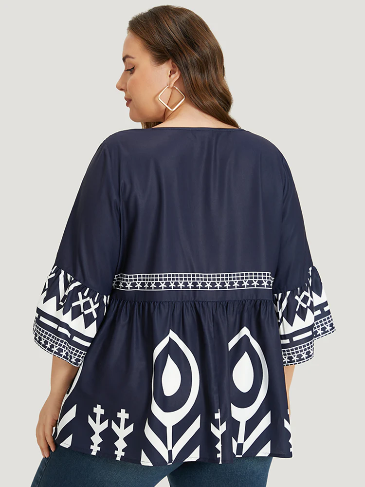 Silhouette Floral Print Bell Sleeve Ruffle Hem Blouse - Image 4