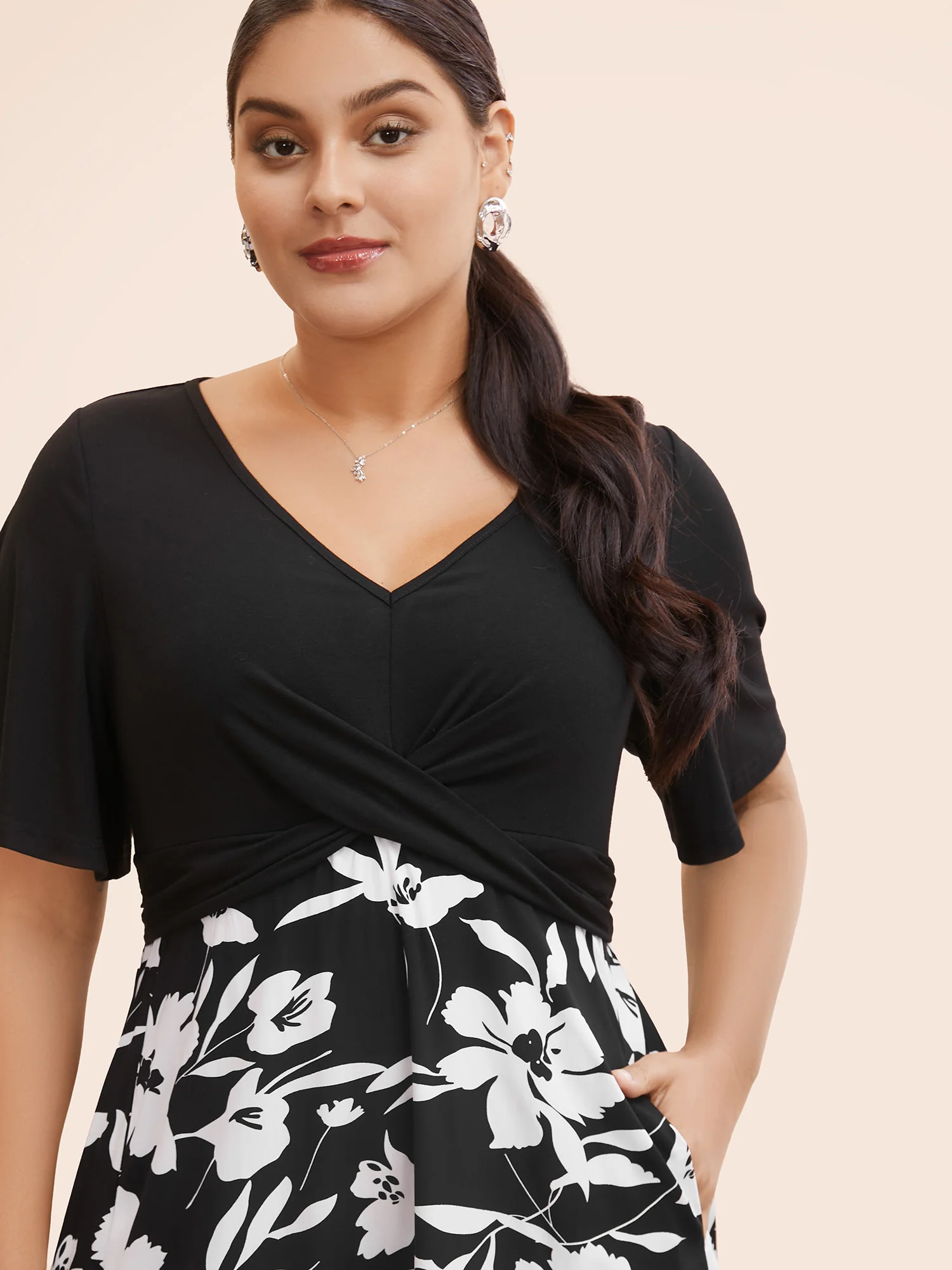 Silhouette Floral Print Patchwork Crossover Pocket Dress - Image 2