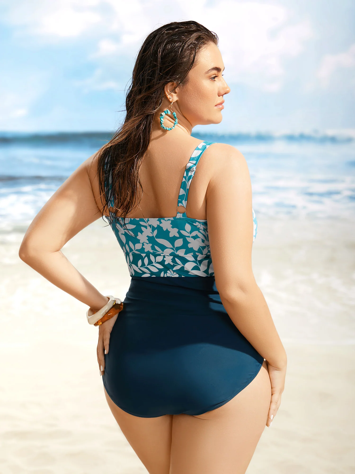 Silhouette Floral Print Patchwork Gathered One Piece Swimsuit - Image 2