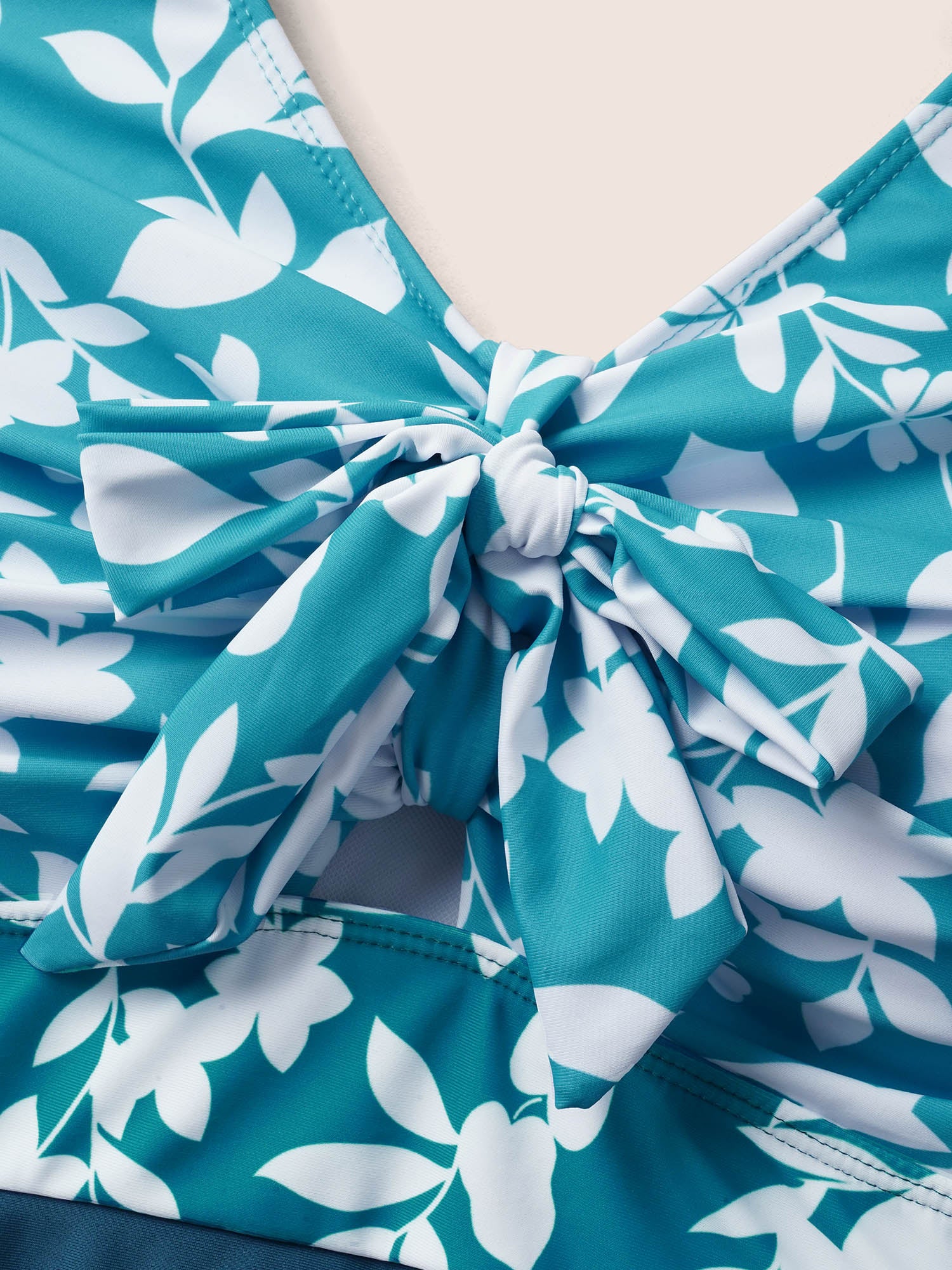 Silhouette Floral Print Patchwork Gathered One Piece Swimsuit - Image 5